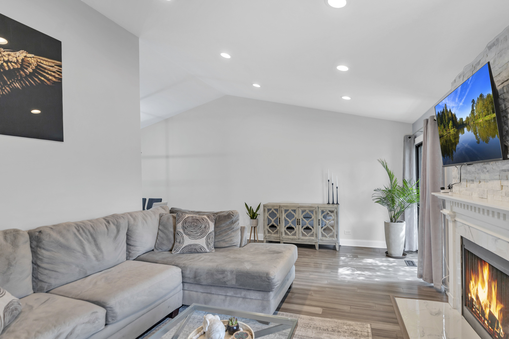 755 N Woodfield Trail, Roselle, IL 60172