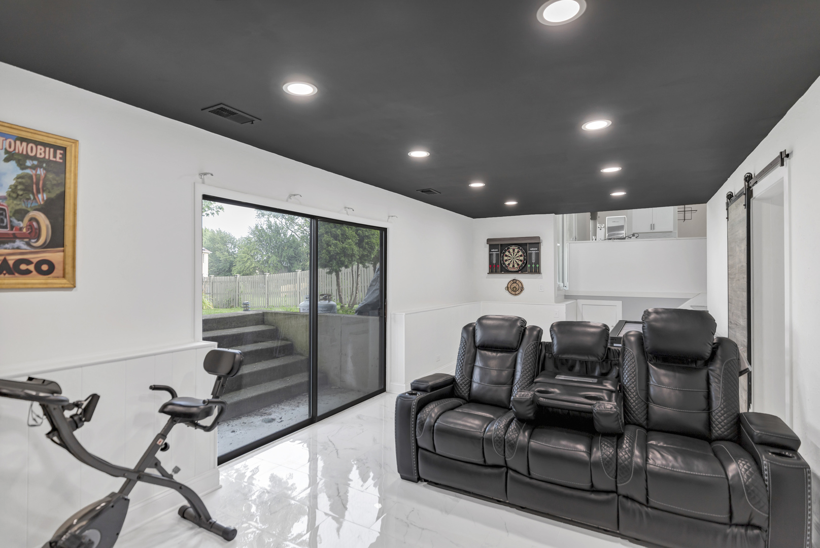 755 N Woodfield Trail, Roselle, IL 60172