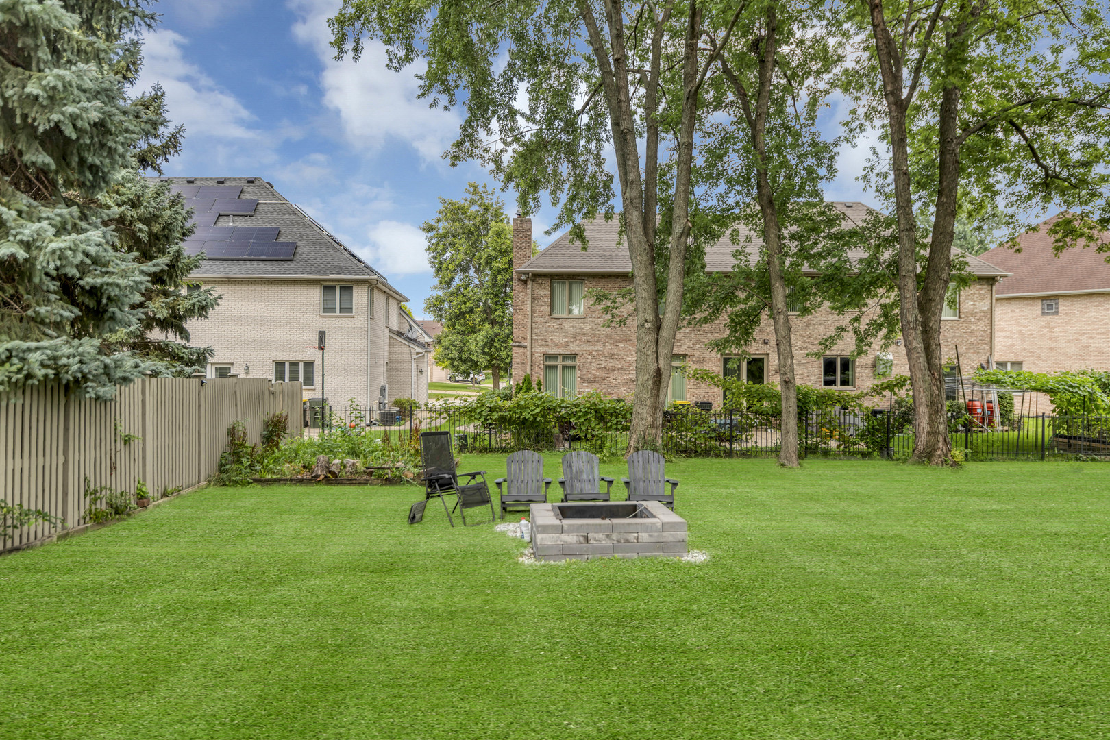 755 N Woodfield Trail, Roselle, IL 60172