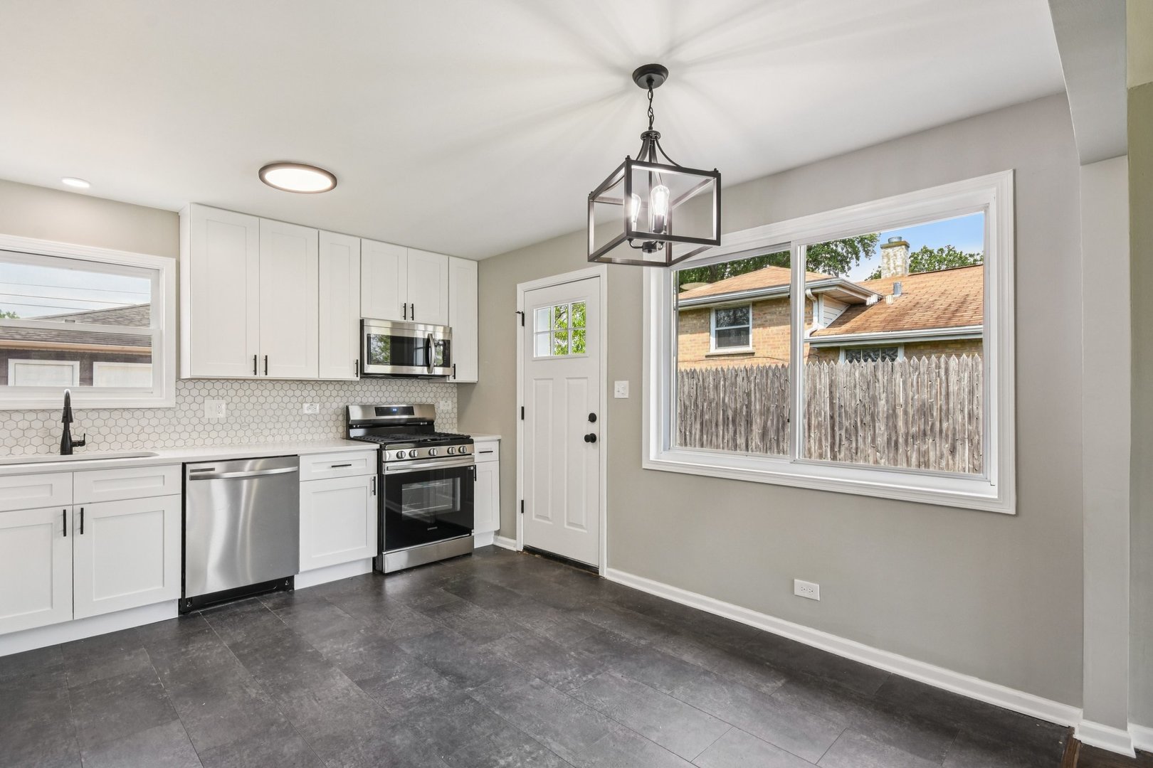 329 E Jefferson Street, Bensenville, IL 60106