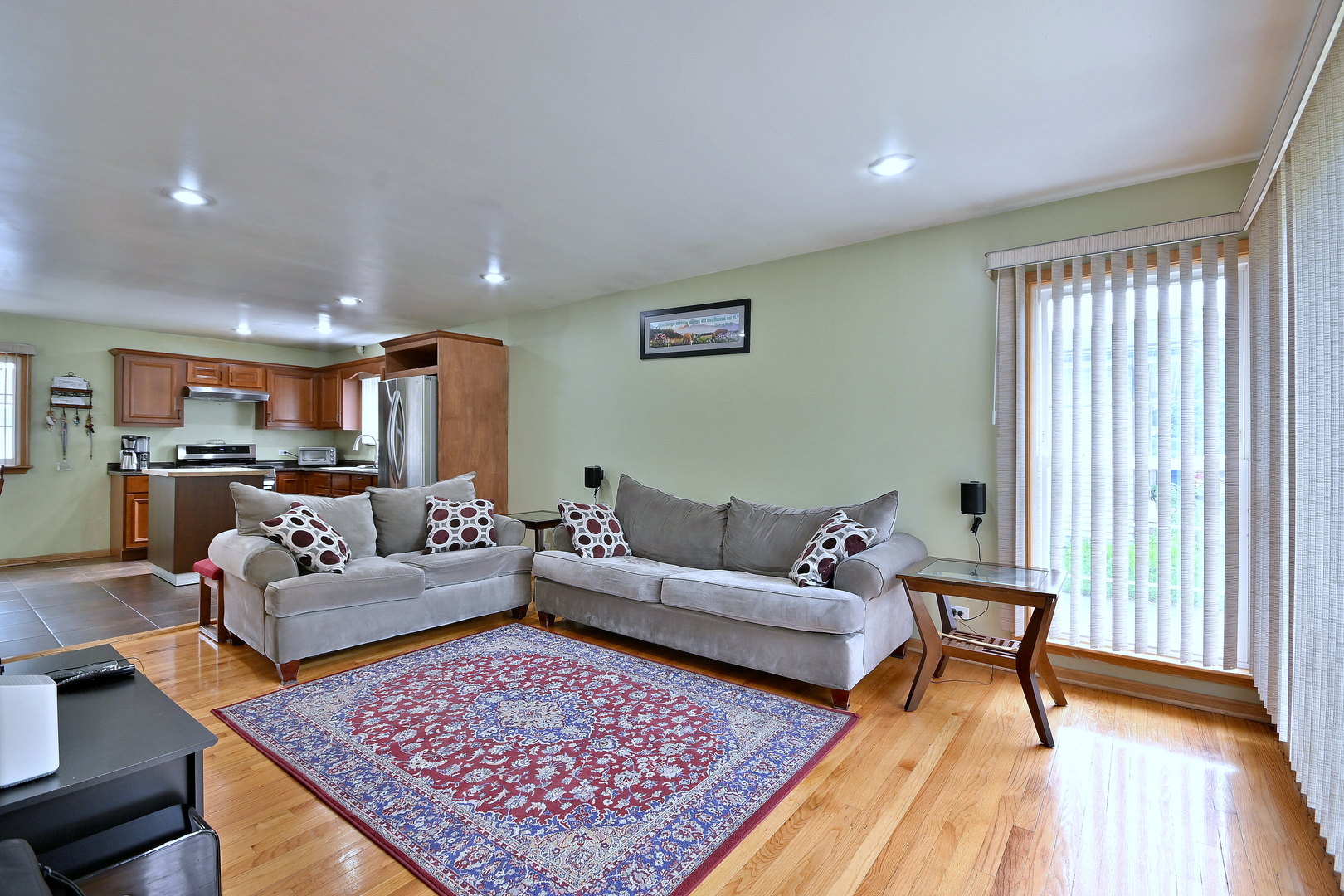 511 W BYRON Avenue, Addison, IL 60101