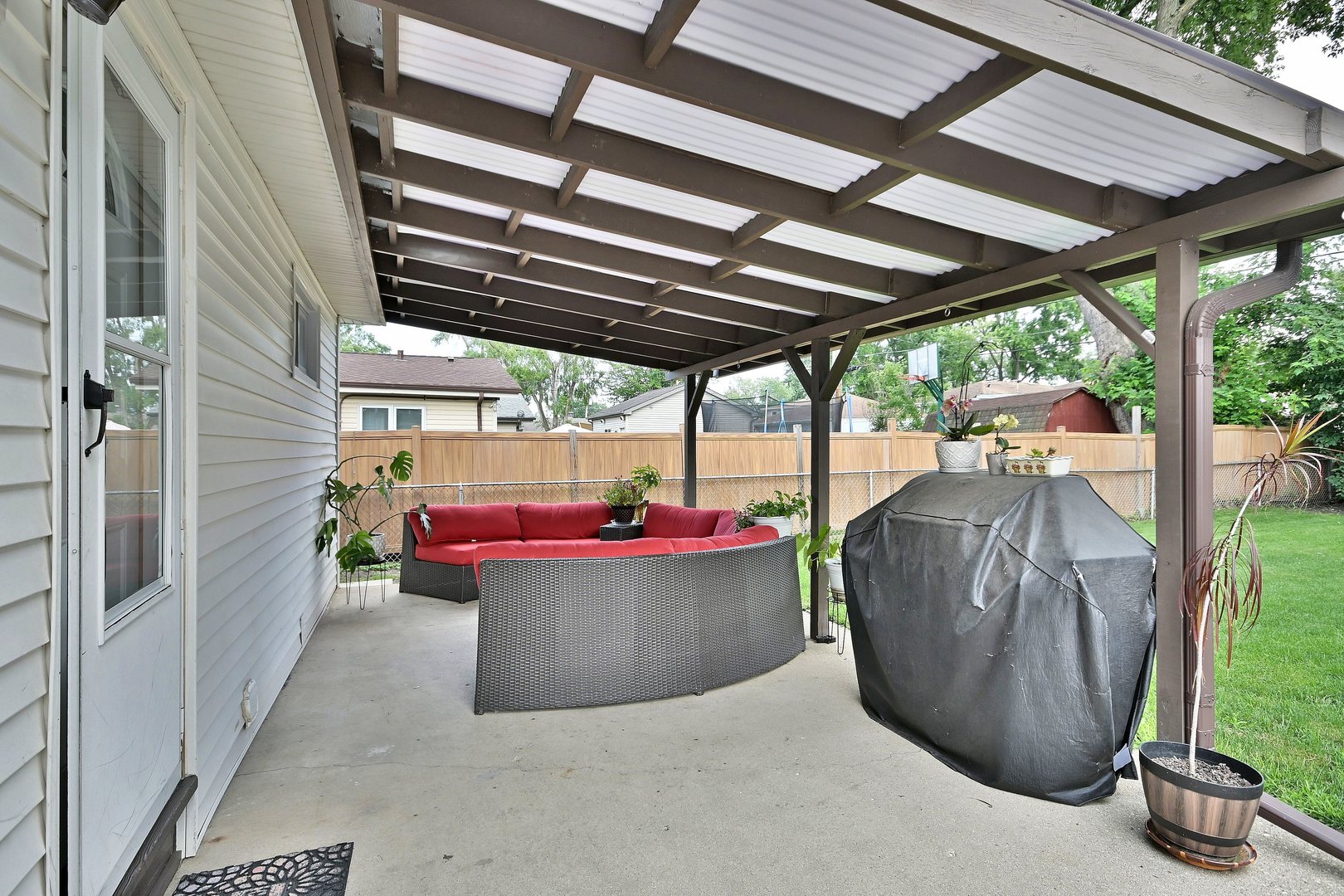 511 W BYRON Avenue, Addison, IL 60101