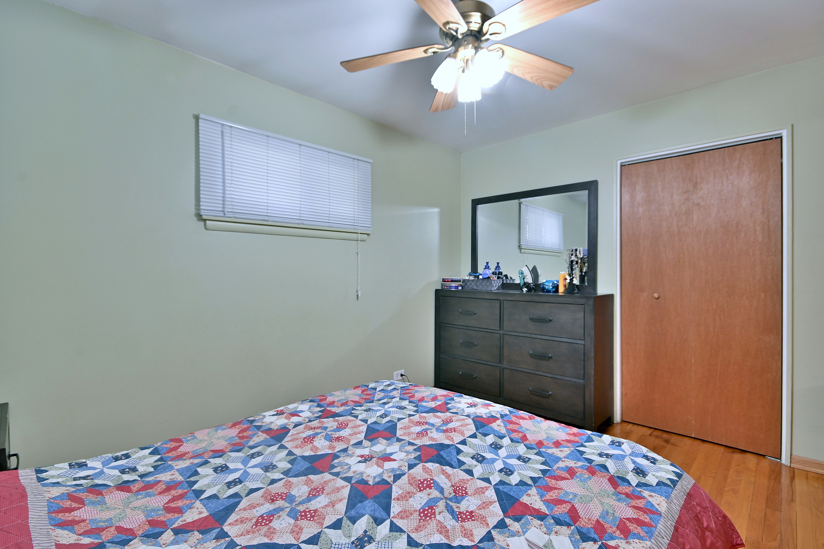 511 W BYRON Avenue, Addison, IL 60101