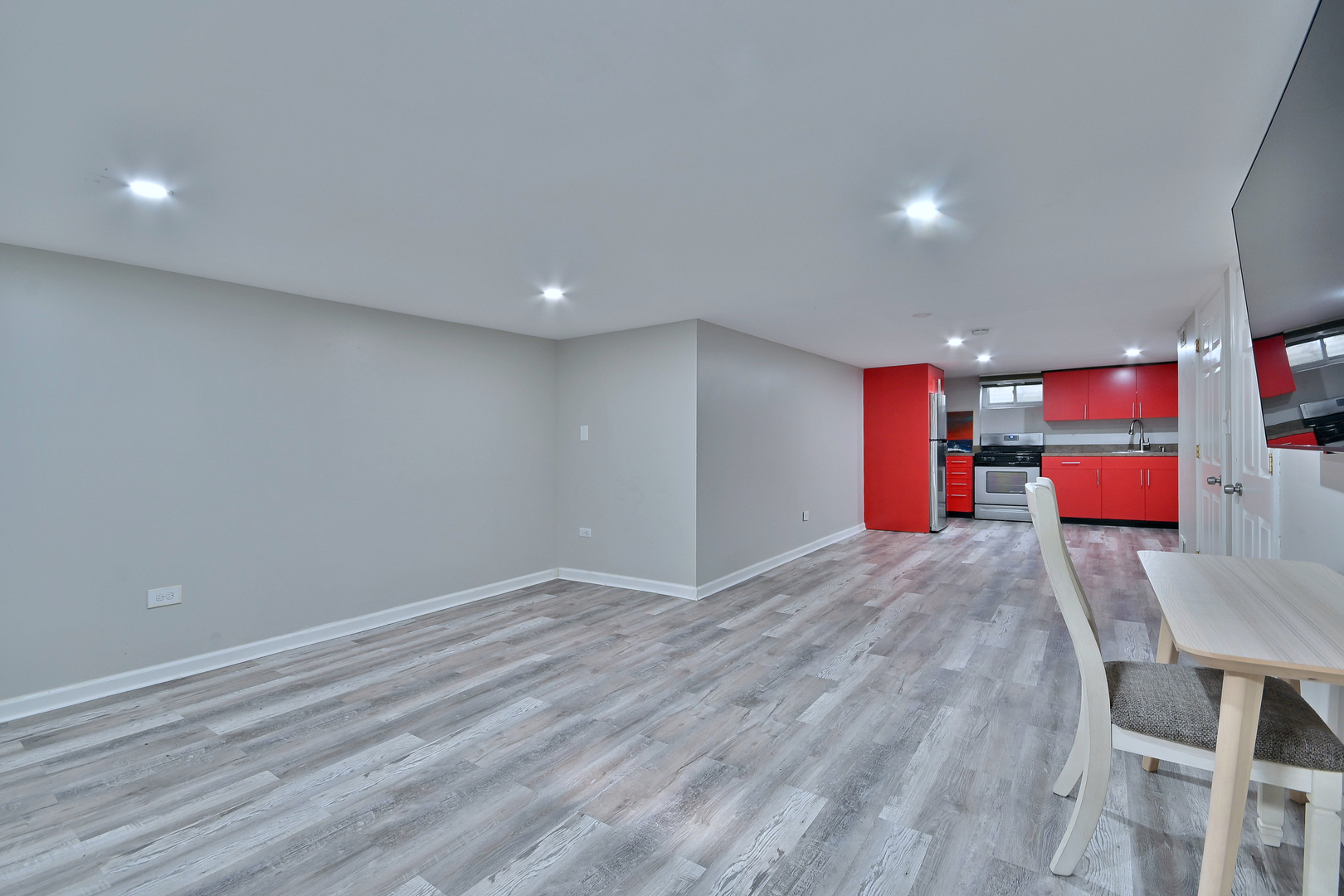 511 W BYRON Avenue, Addison, IL 60101