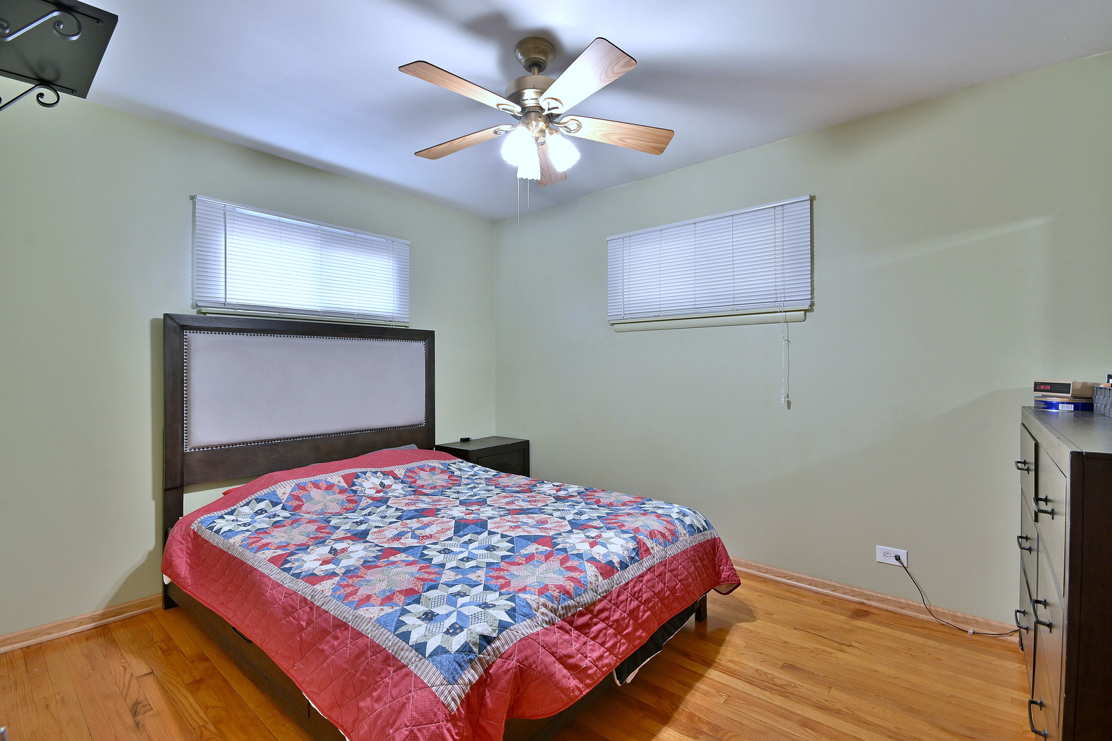 511 W BYRON Avenue, Addison, IL 60101