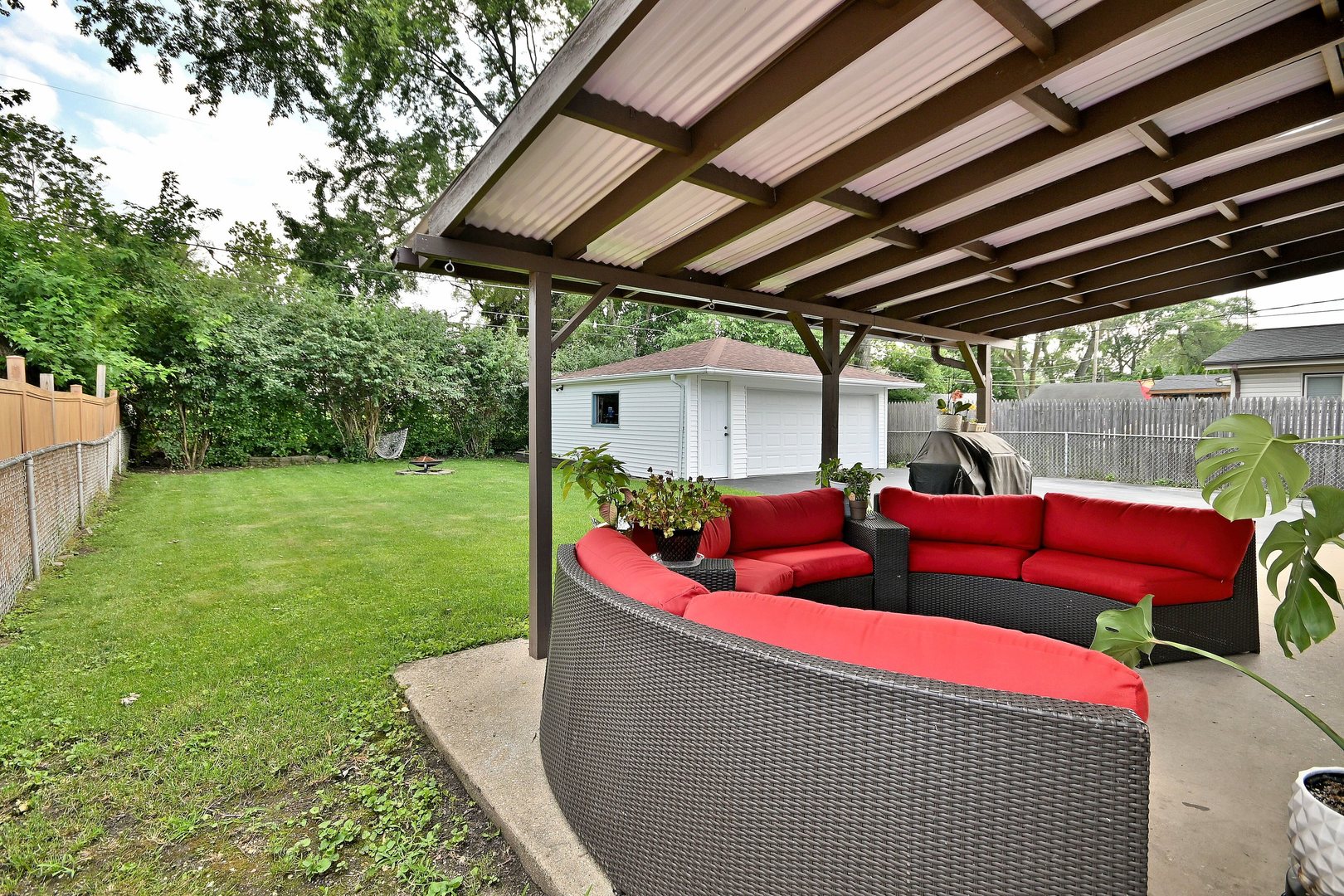 511 W BYRON Avenue, Addison, IL 60101