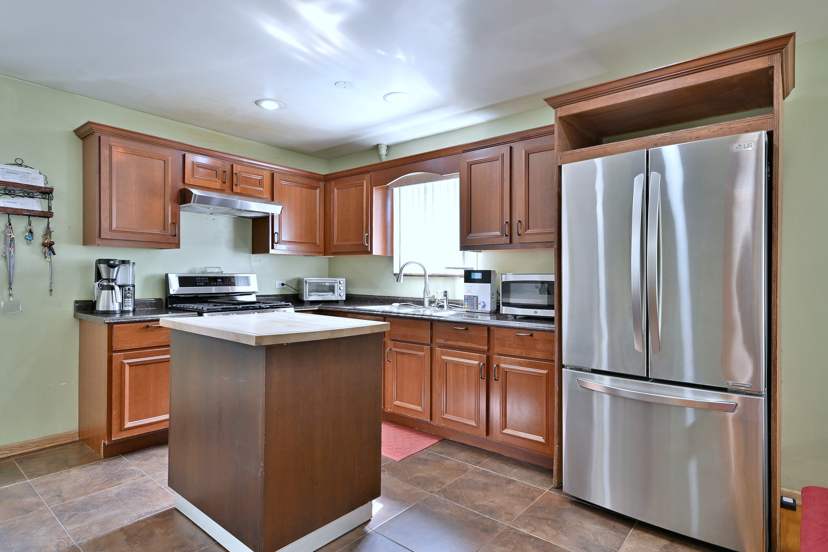 511 W BYRON Avenue, Addison, IL 60101