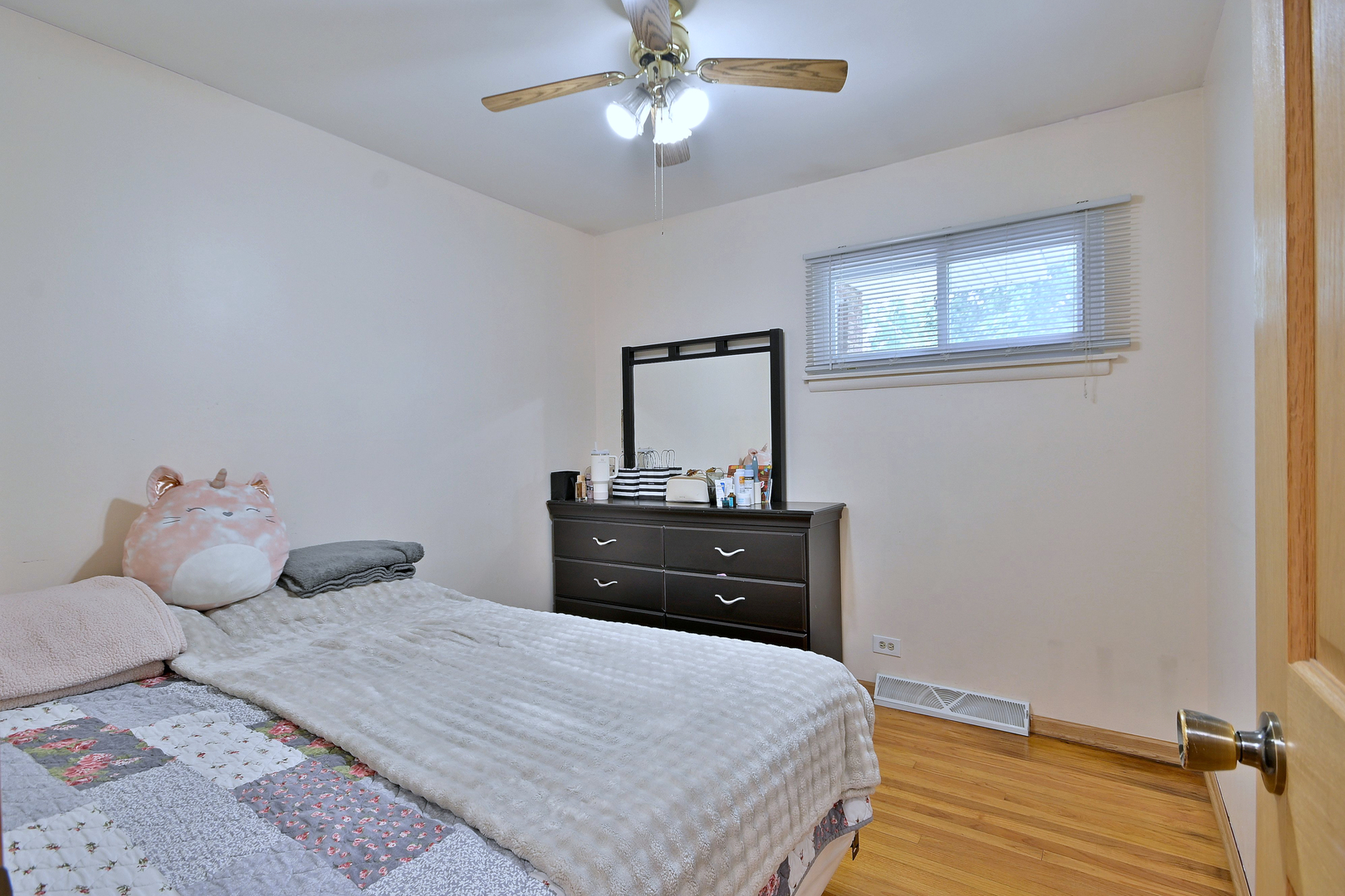 511 W BYRON Avenue, Addison, IL 60101