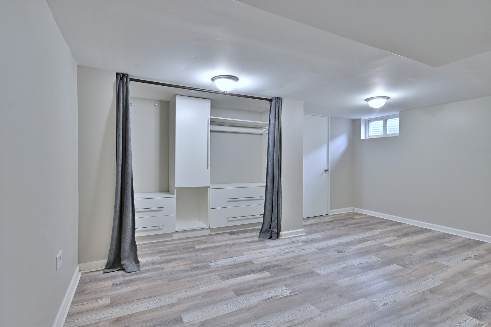 511 W BYRON Avenue, Addison, IL 60101