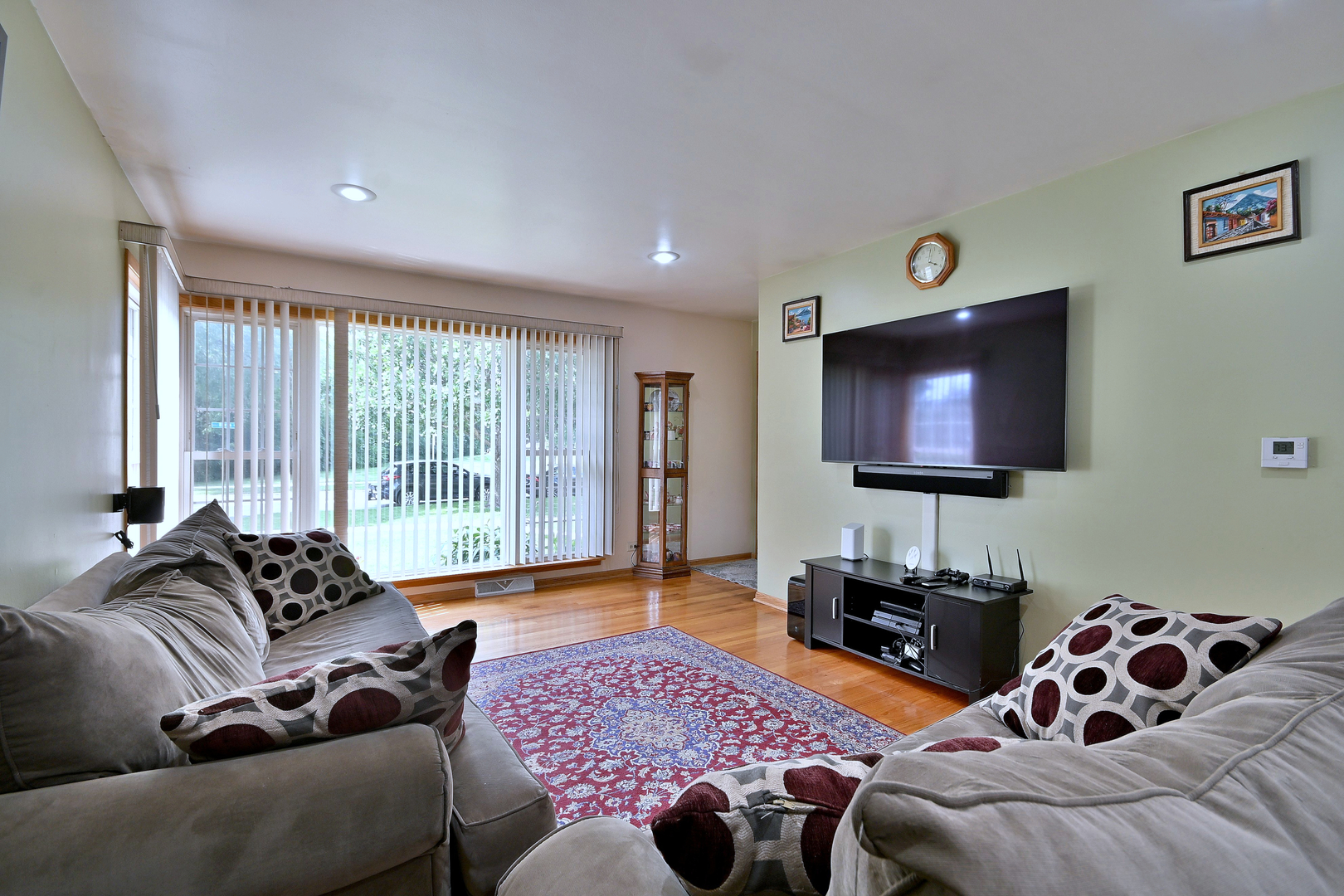 511 W BYRON Avenue, Addison, IL 60101