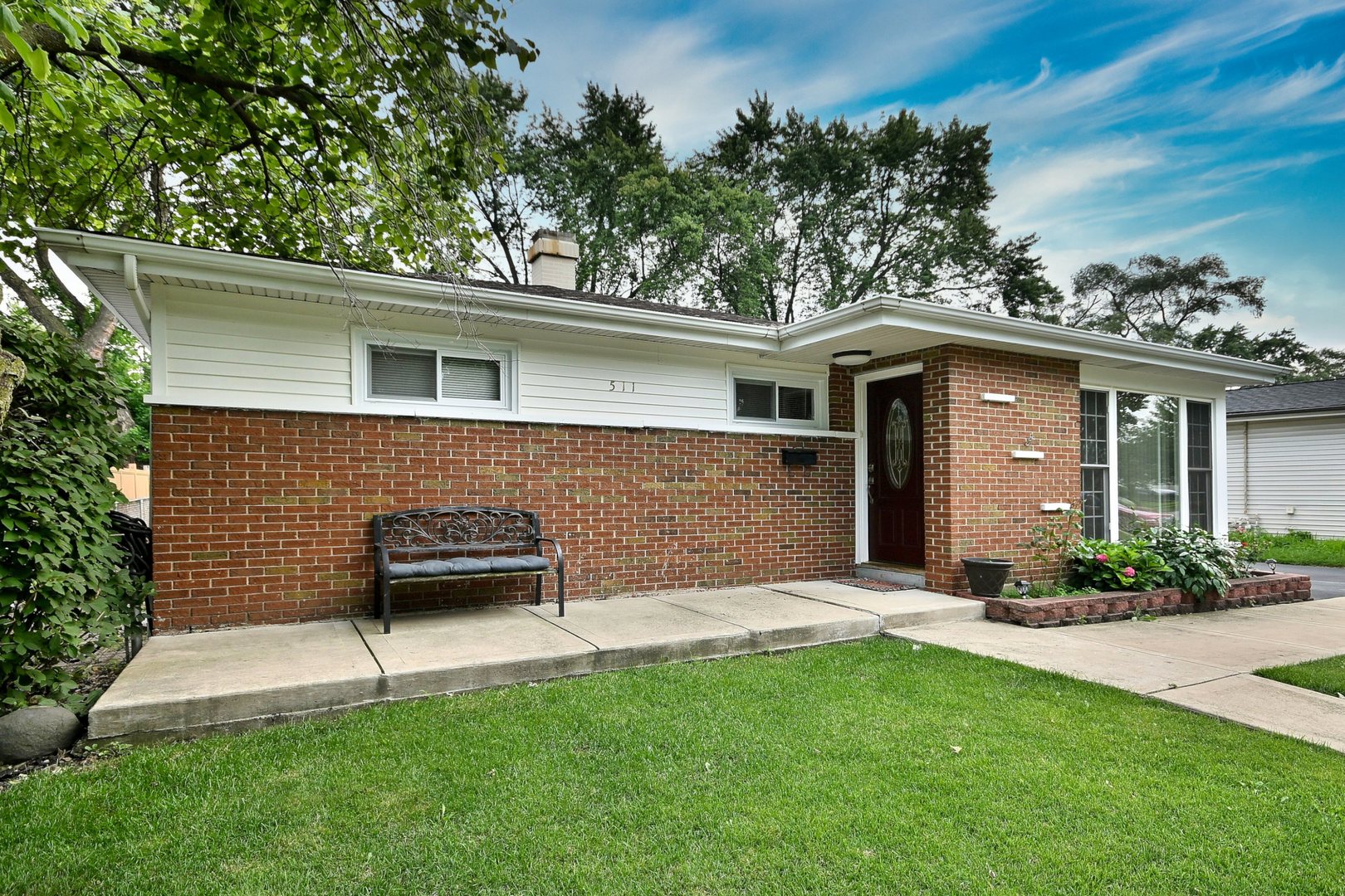 511 W BYRON Avenue, Addison, IL 60101