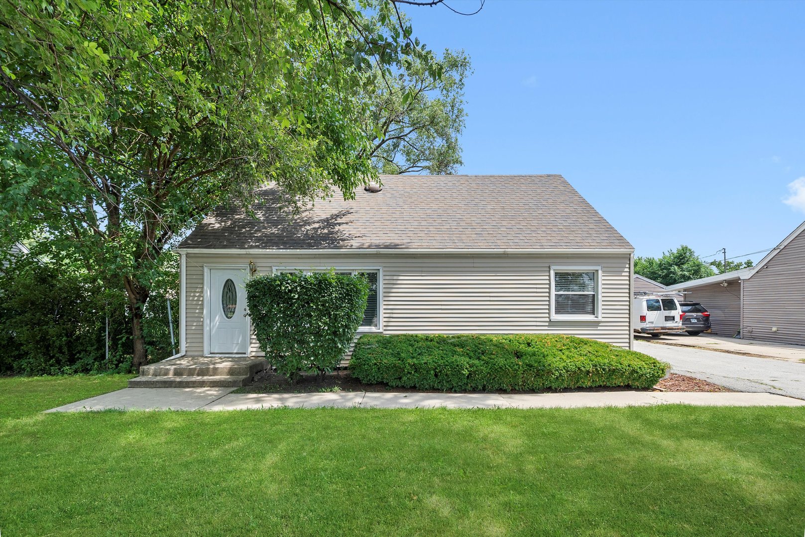 9417 S 78th Avenue, Hickory Hills, IL 60457