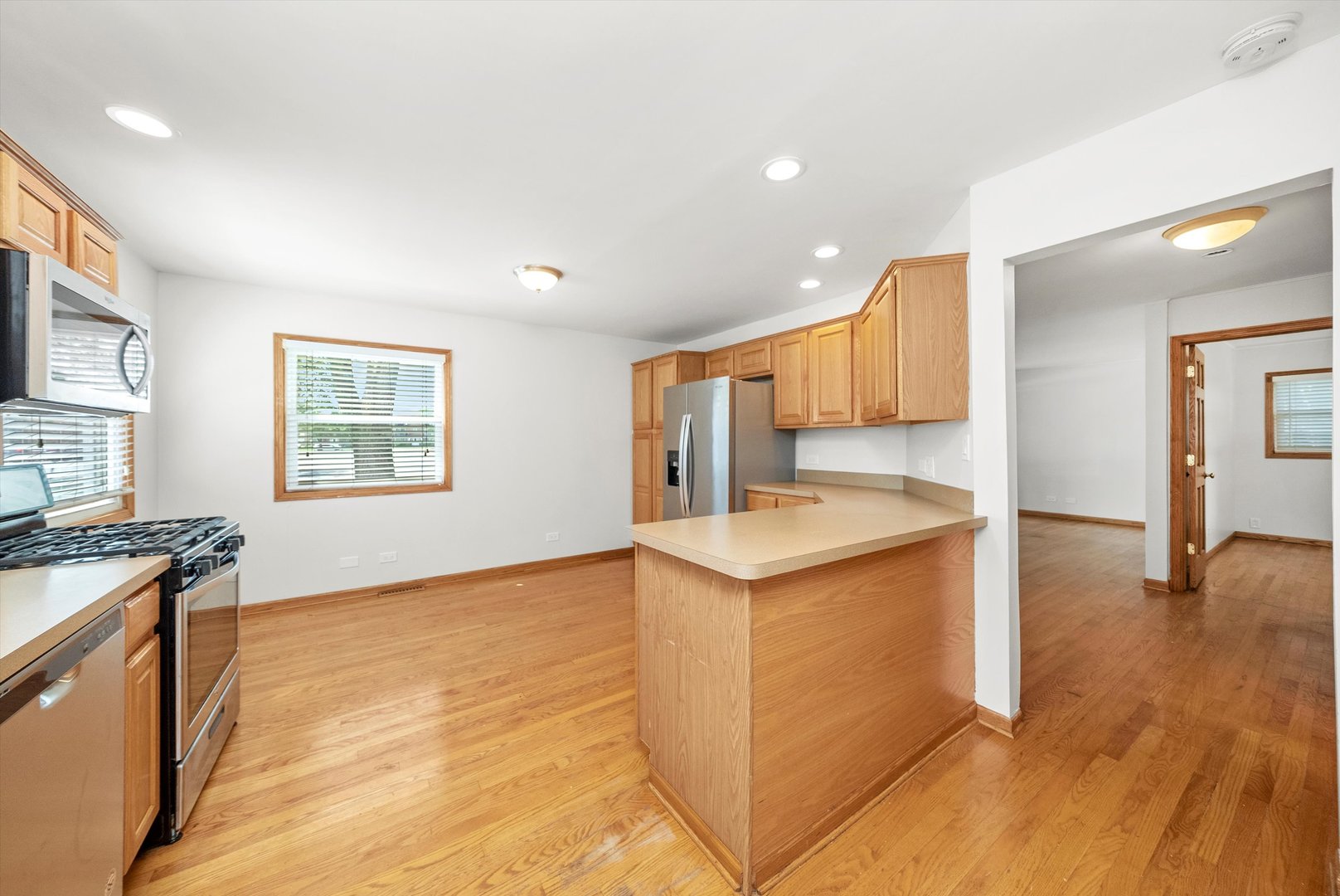 9417 S 78th Avenue, Hickory Hills, IL 60457