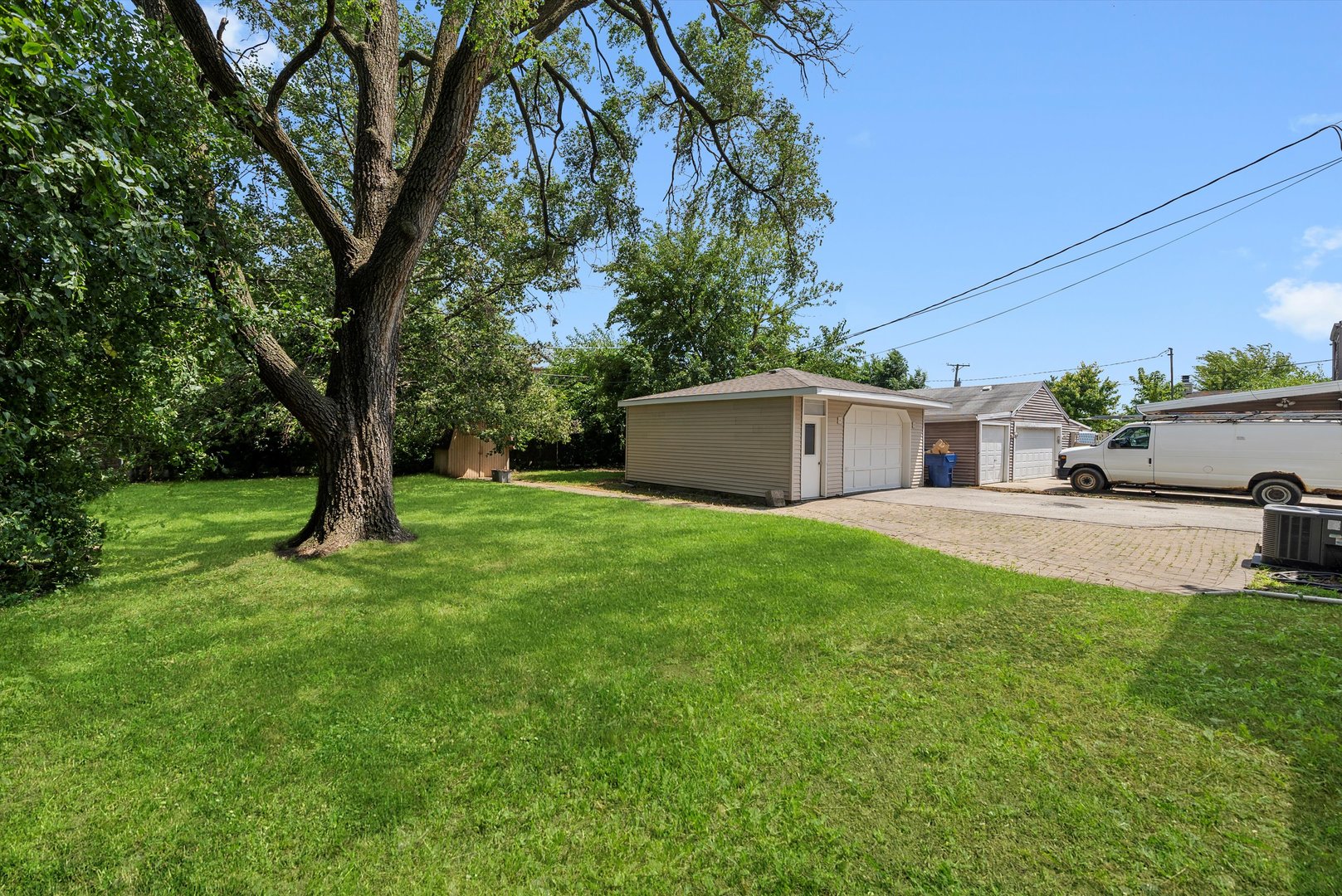 9417 S 78th Avenue, Hickory Hills, IL 60457
