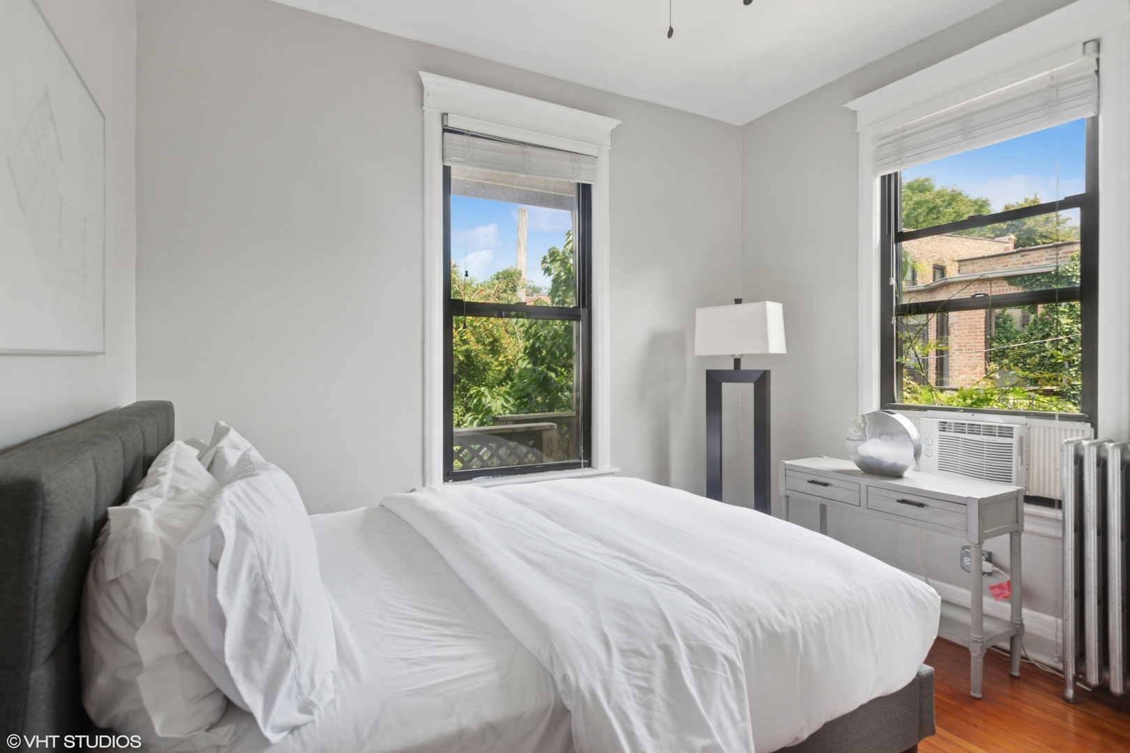 1510 W Montrose Avenue, Chicago, IL 60613