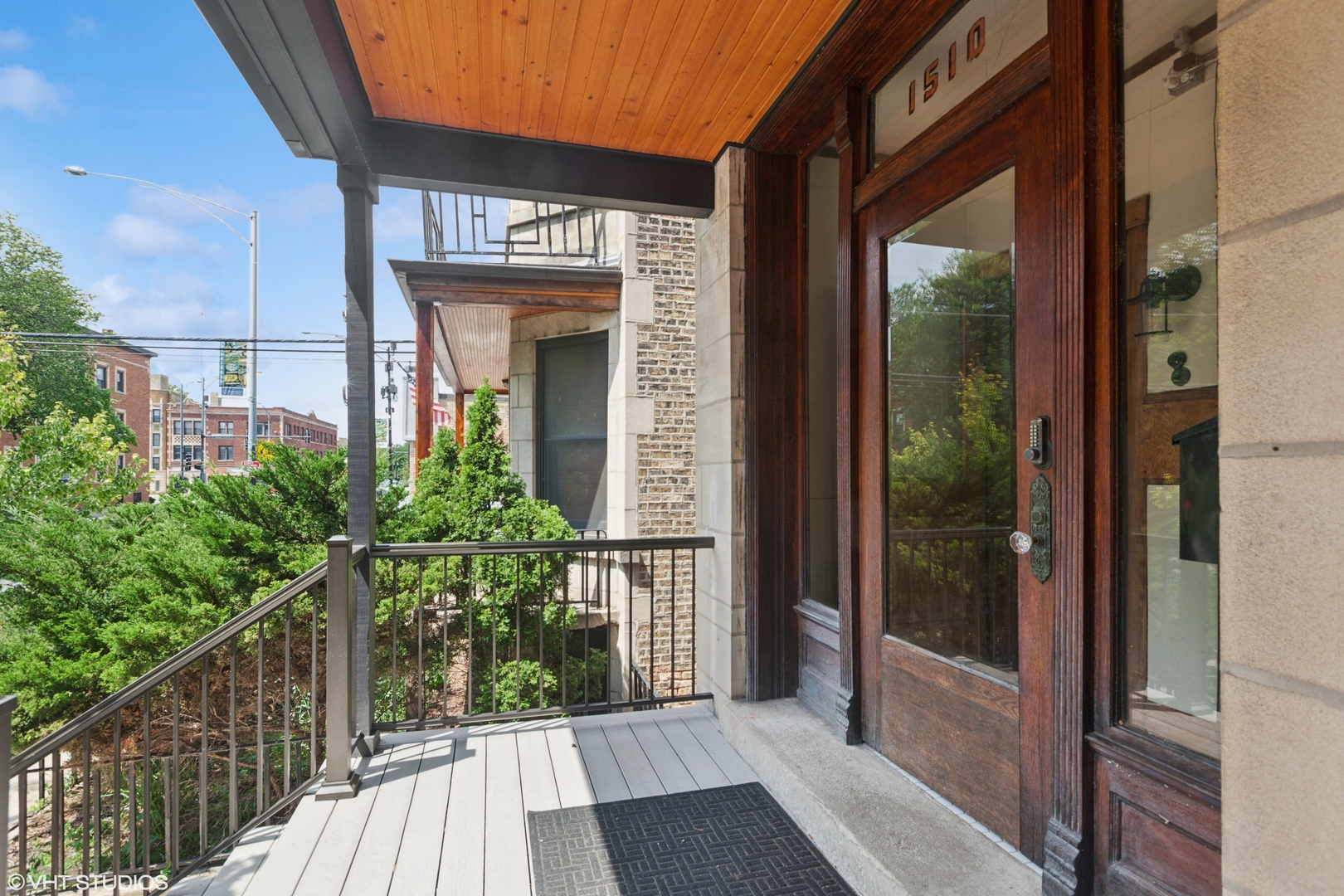 1510 W Montrose Avenue, Chicago, IL 60613