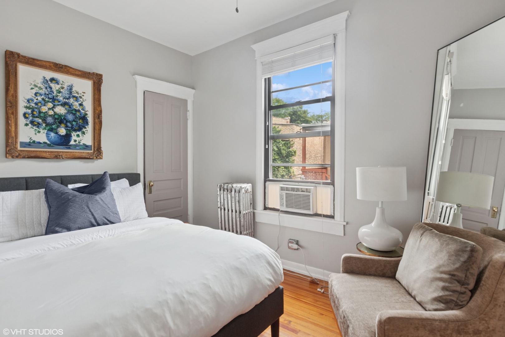 1510 W Montrose Avenue, Chicago, IL 60613