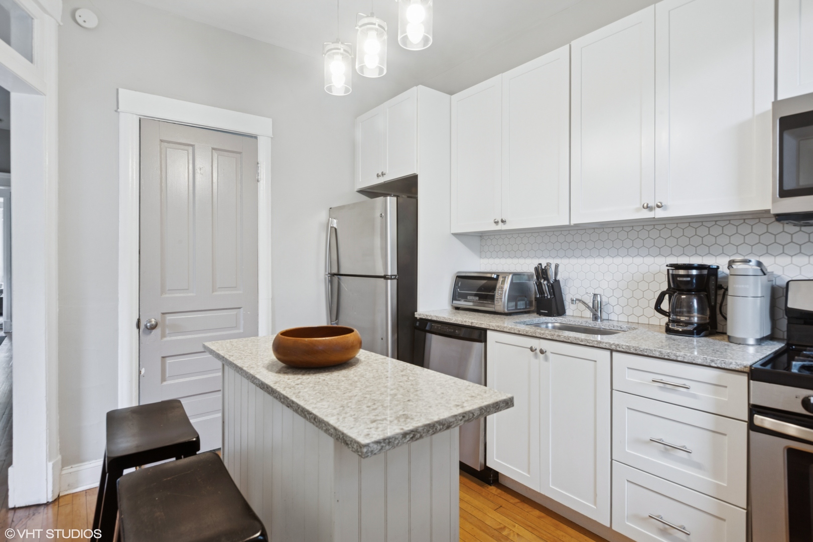 1510 W Montrose Avenue, Chicago, IL 60613
