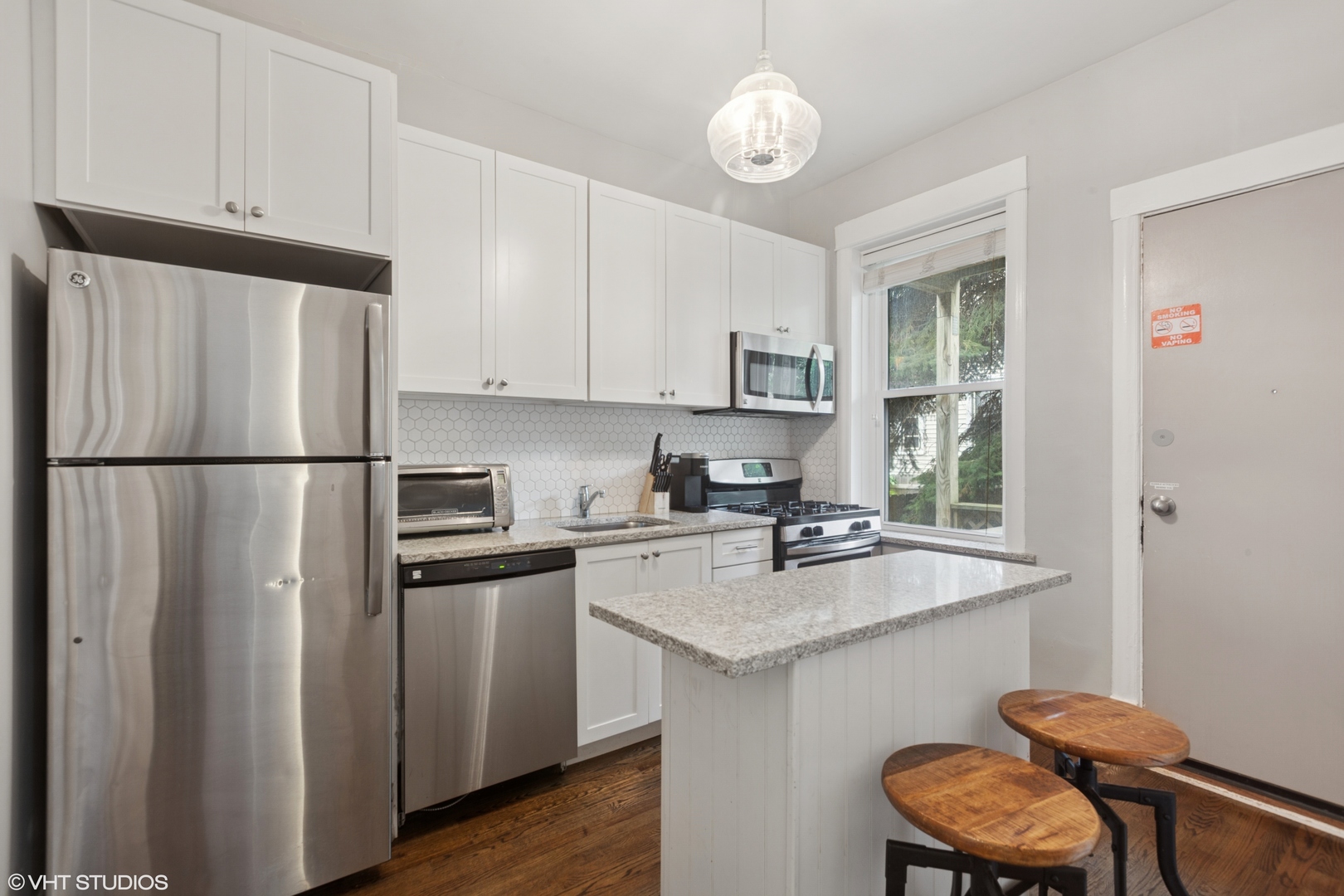 1510 W Montrose Avenue, Chicago, IL 60613