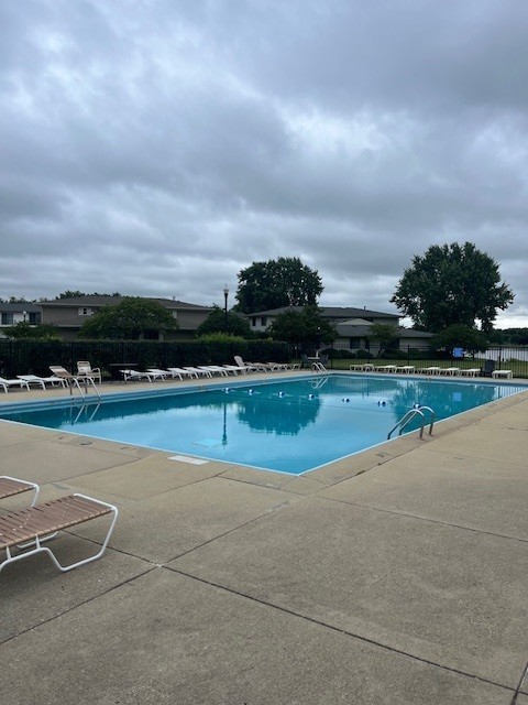 1040 Quanset Court #1804, Schaumburg, IL 60194