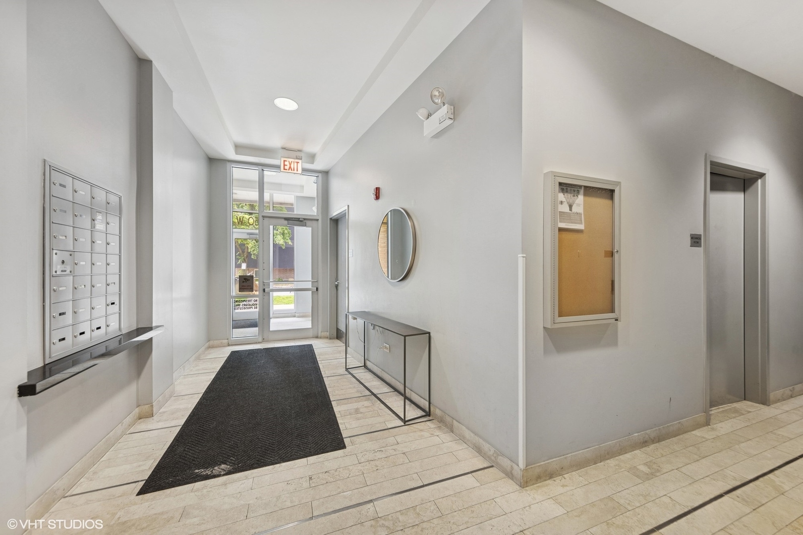 1550 W Cornelia Avenue #404, Chicago, IL 60657