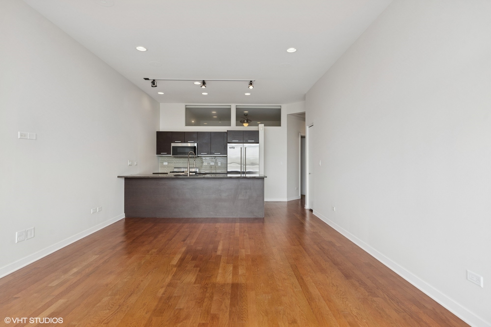 1550 W Cornelia Avenue #404, Chicago, IL 60657