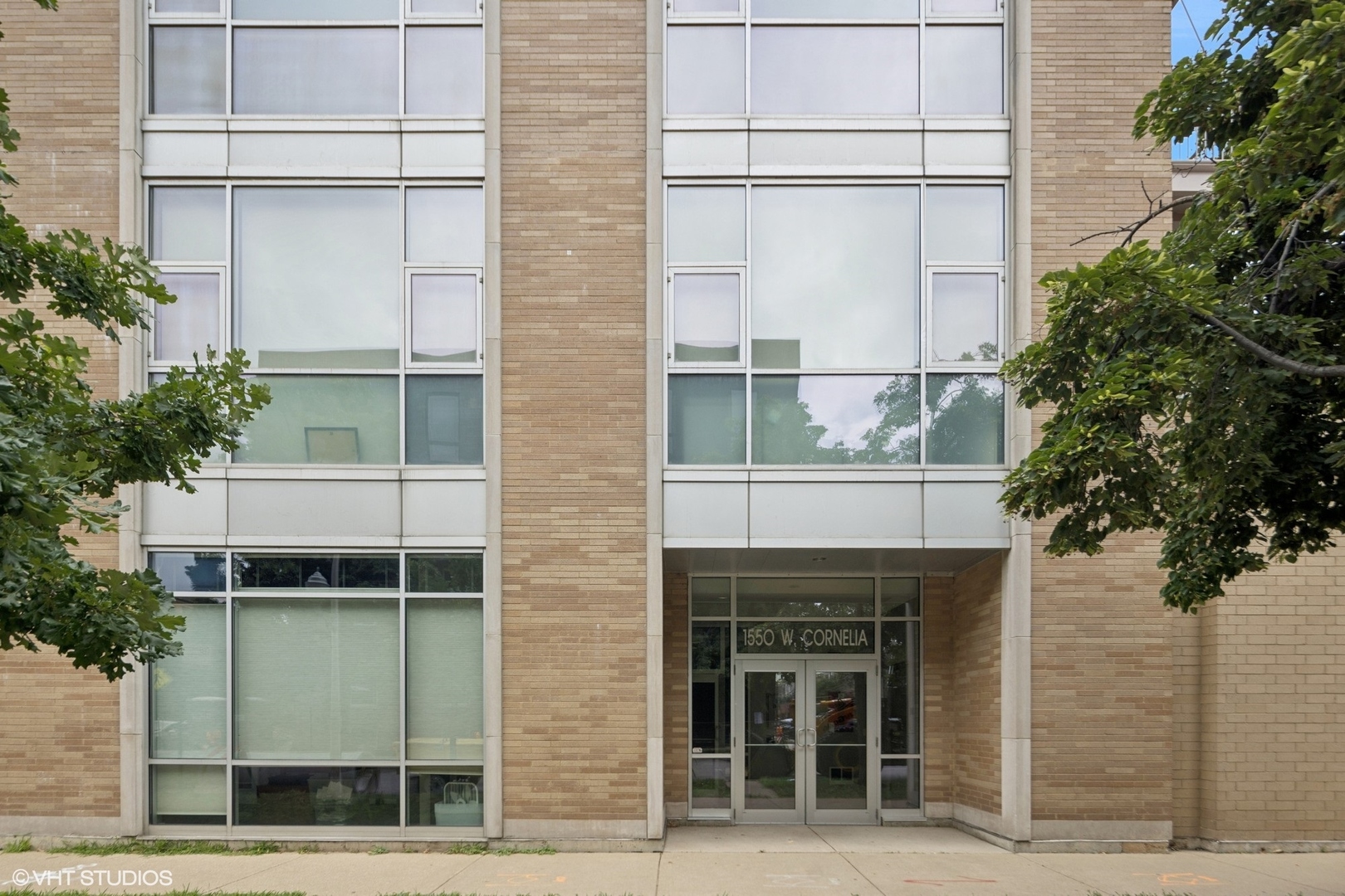 1550 W Cornelia Avenue #404, Chicago, IL 60657