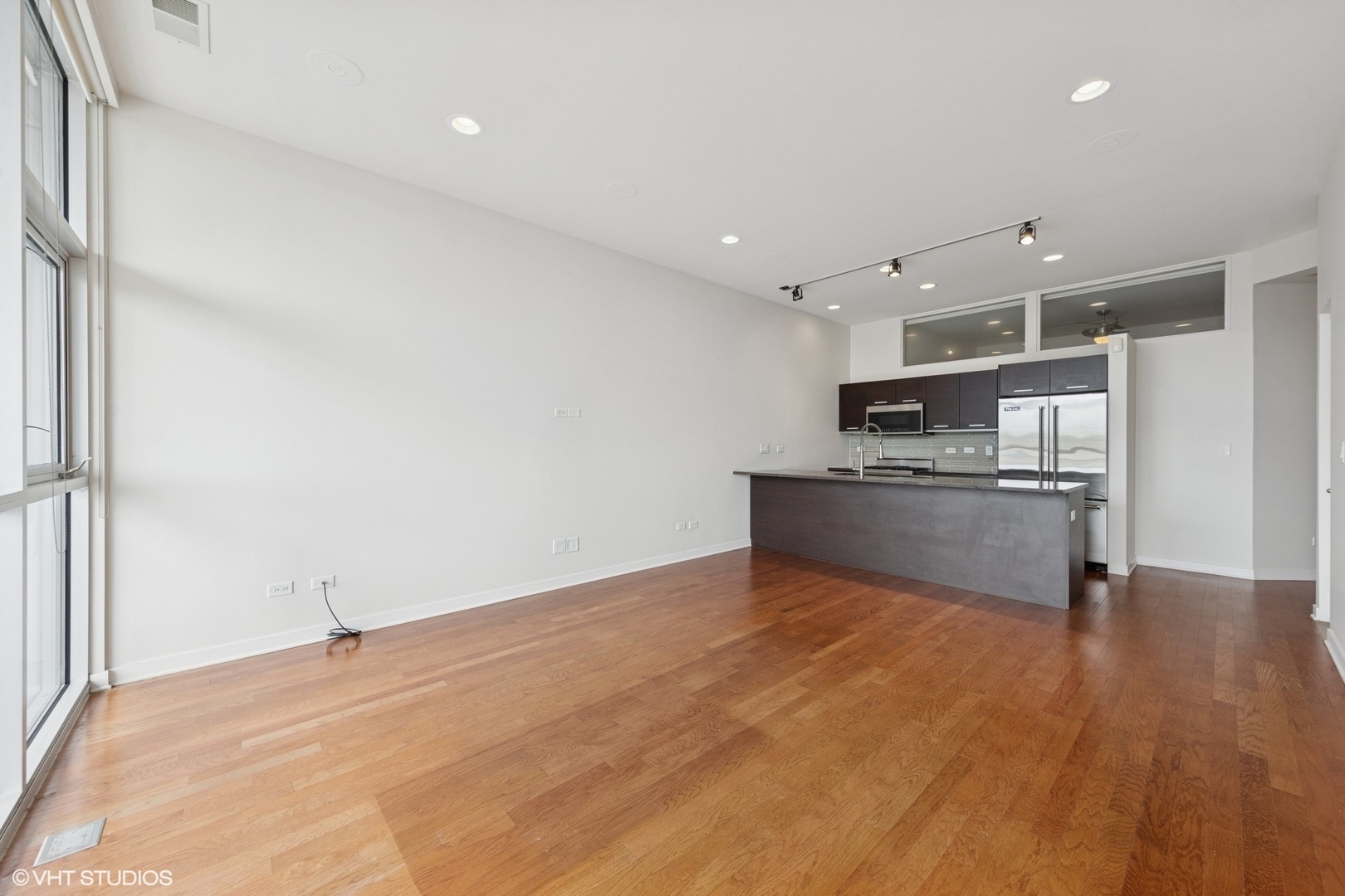 1550 W Cornelia Avenue #404, Chicago, IL 60657