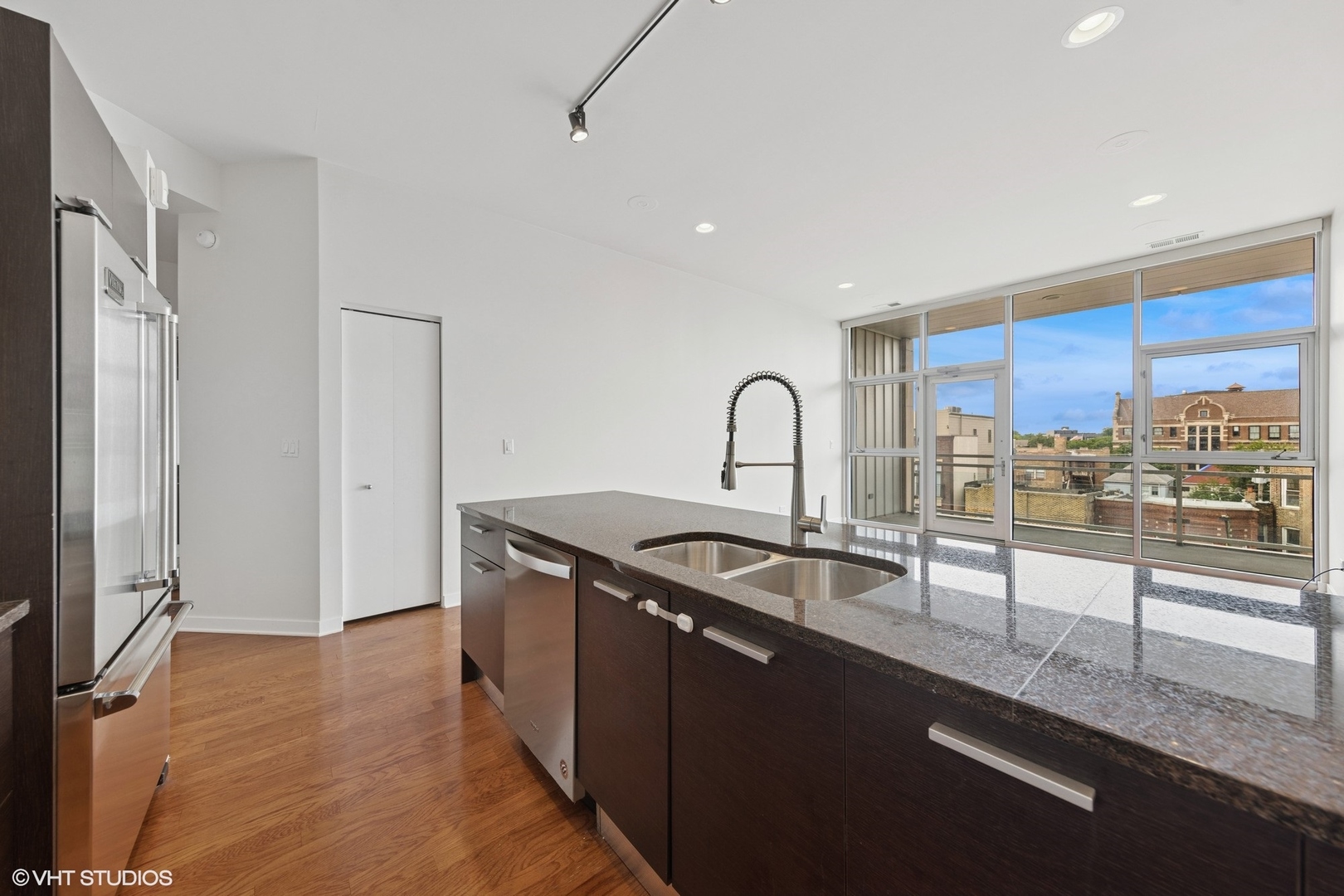 1550 W Cornelia Avenue #404, Chicago, IL 60657