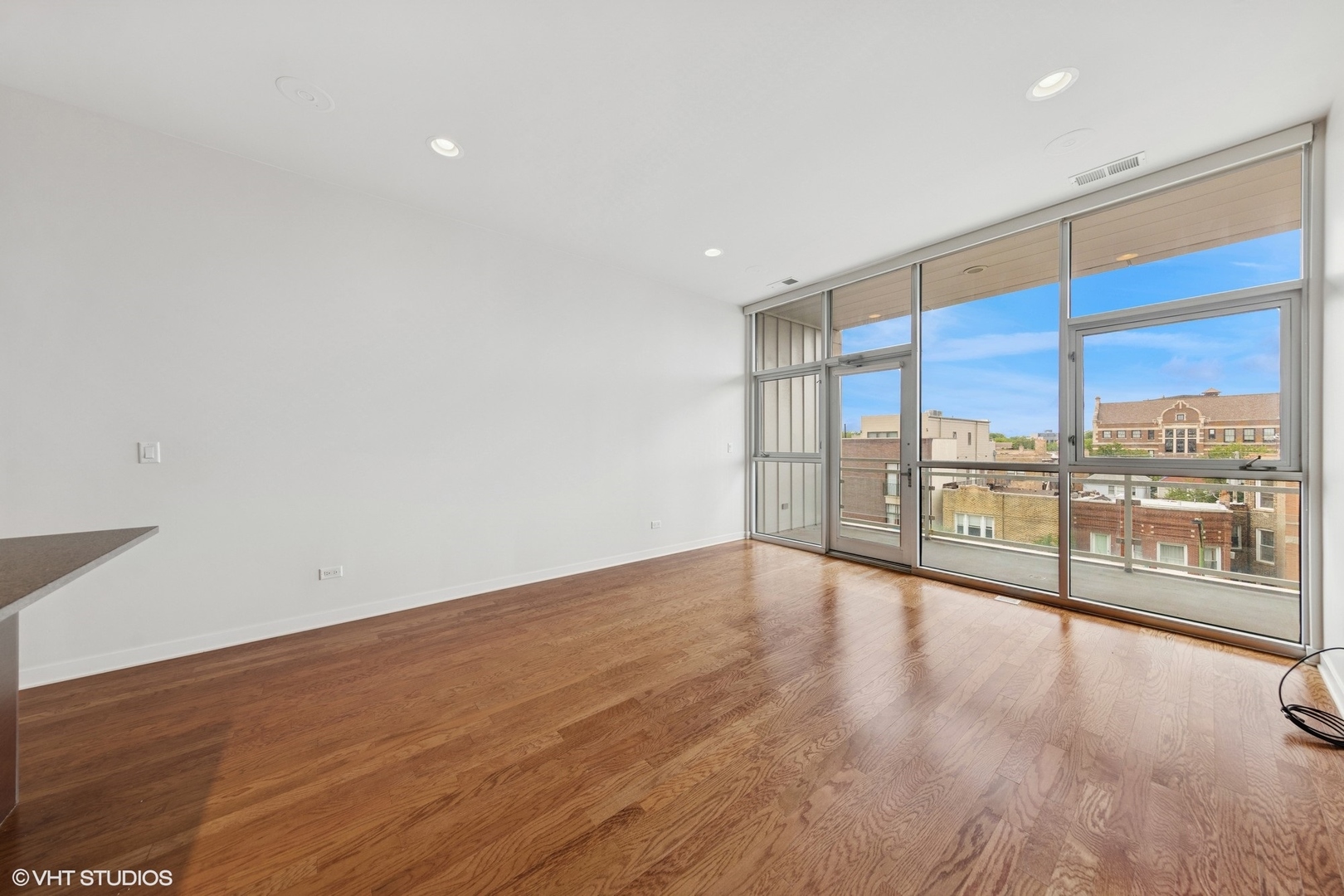 1550 W Cornelia Avenue #404, Chicago, IL 60657