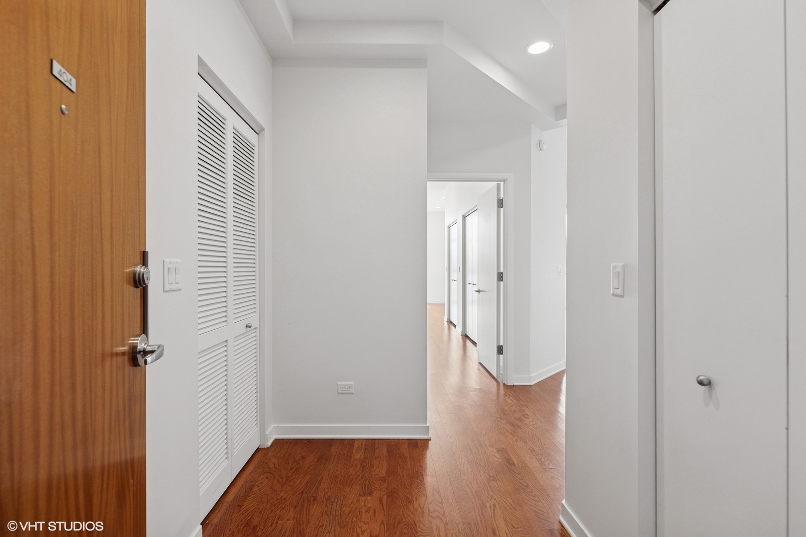 1550 W Cornelia Avenue #404, Chicago, IL 60657