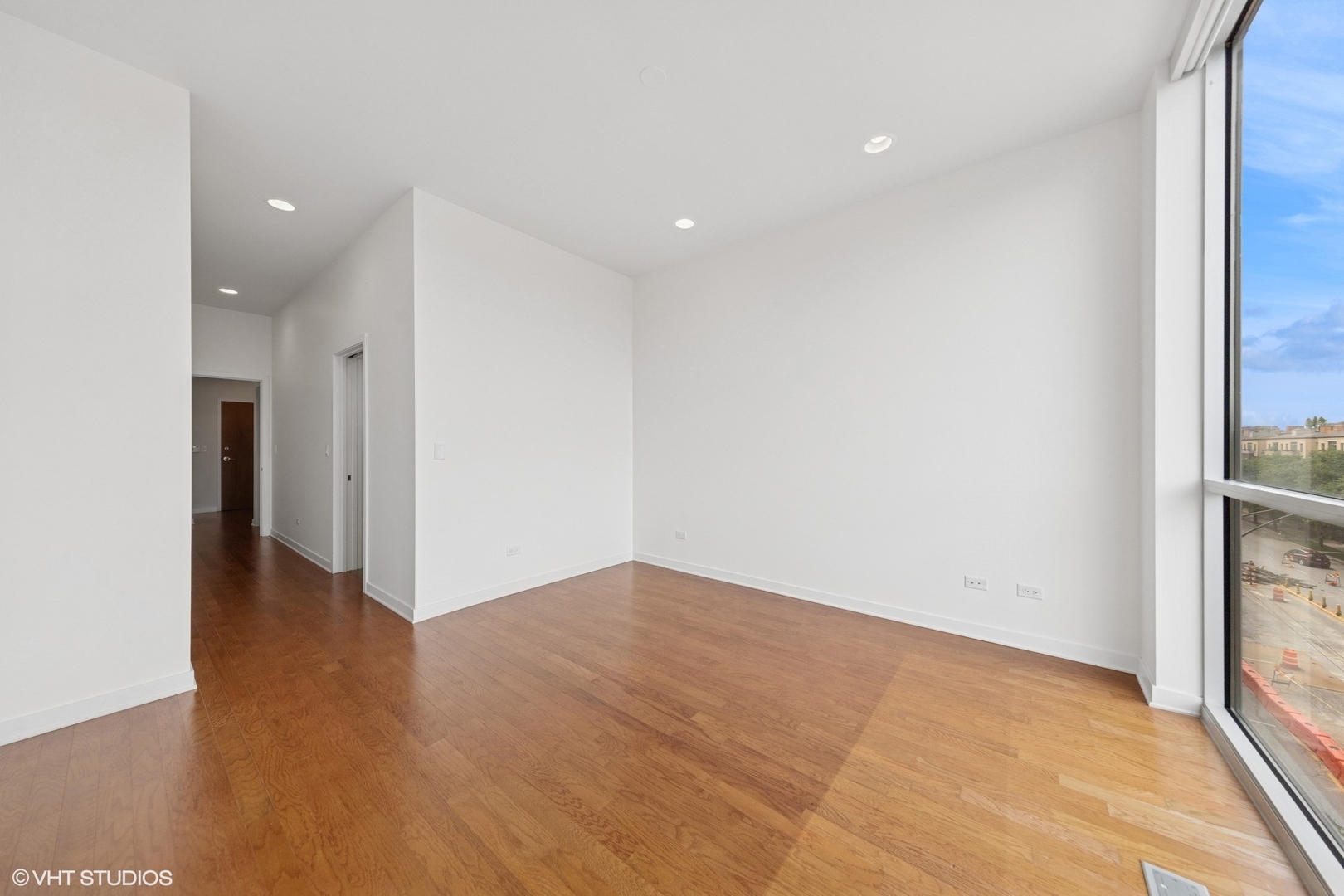 1550 W Cornelia Avenue #404, Chicago, IL 60657