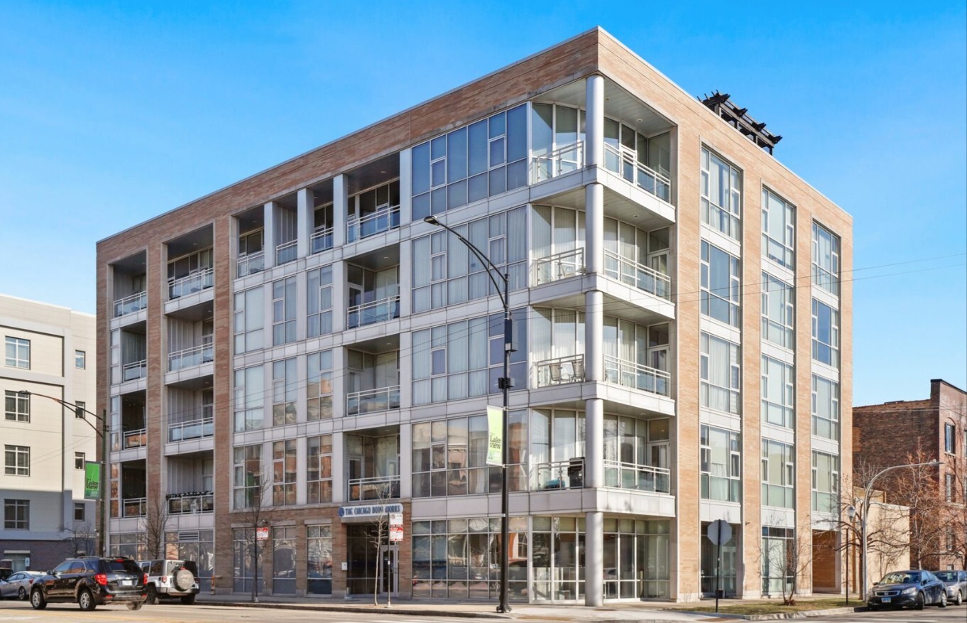 1550 W Cornelia Avenue #404, Chicago, IL 60657