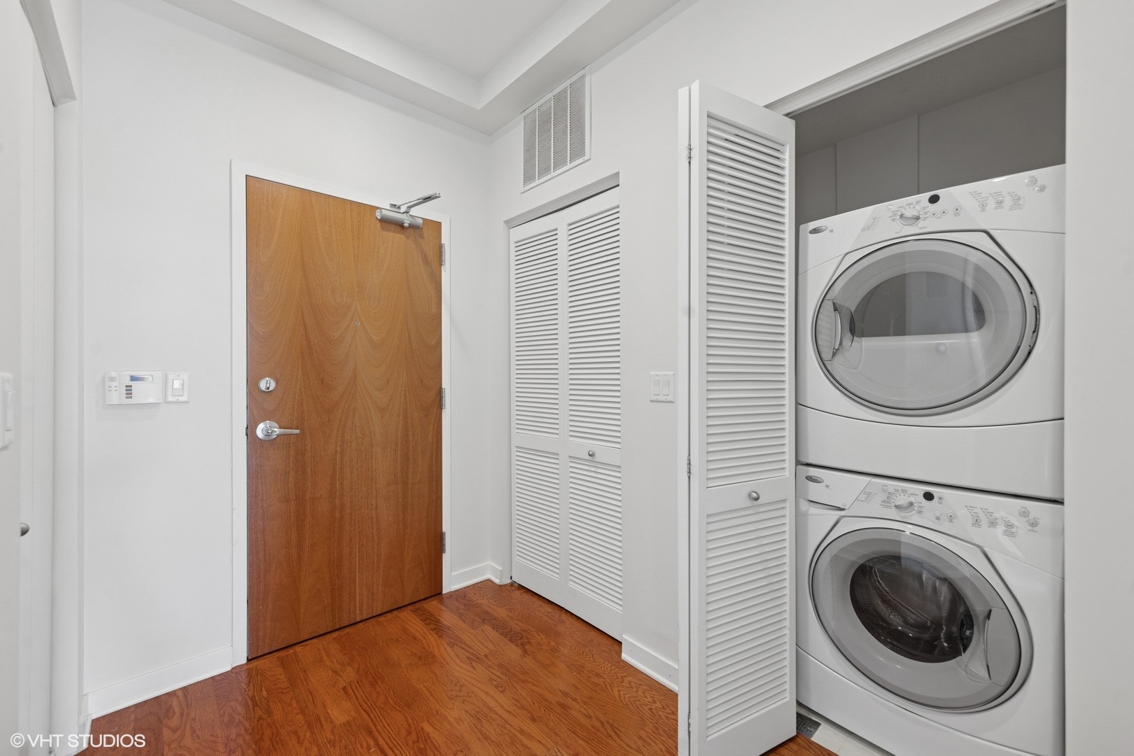 1550 W Cornelia Avenue #404, Chicago, IL 60657
