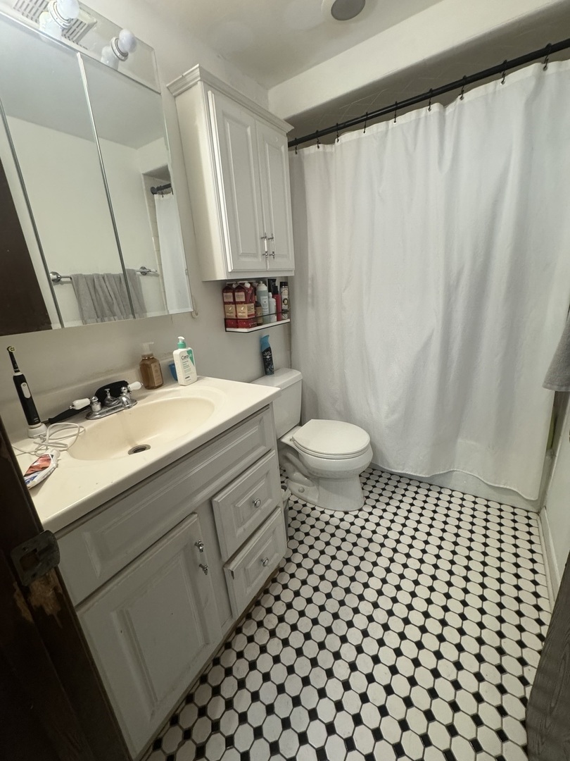9815 Nottingham Avenue #102, Chicago Ridge, IL 60415
