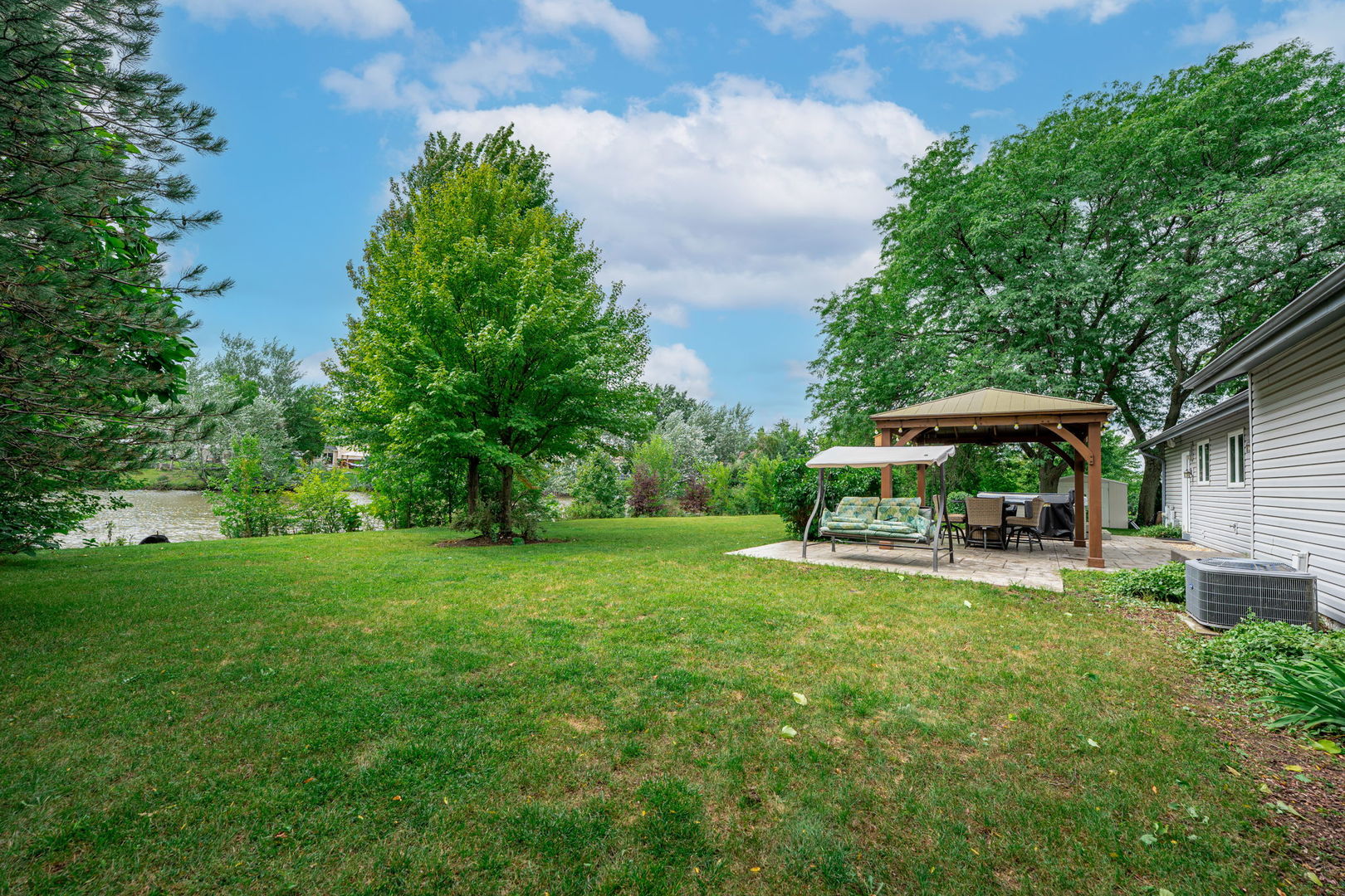 823 Anchor Court, Bartlett, IL 60103