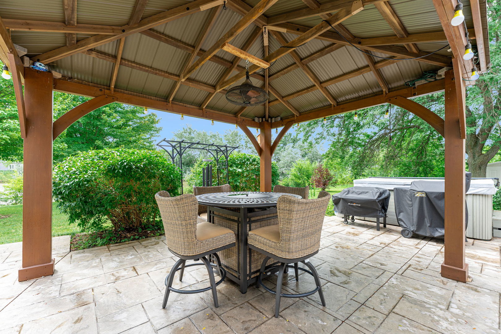 823 Anchor Court, Bartlett, IL 60103