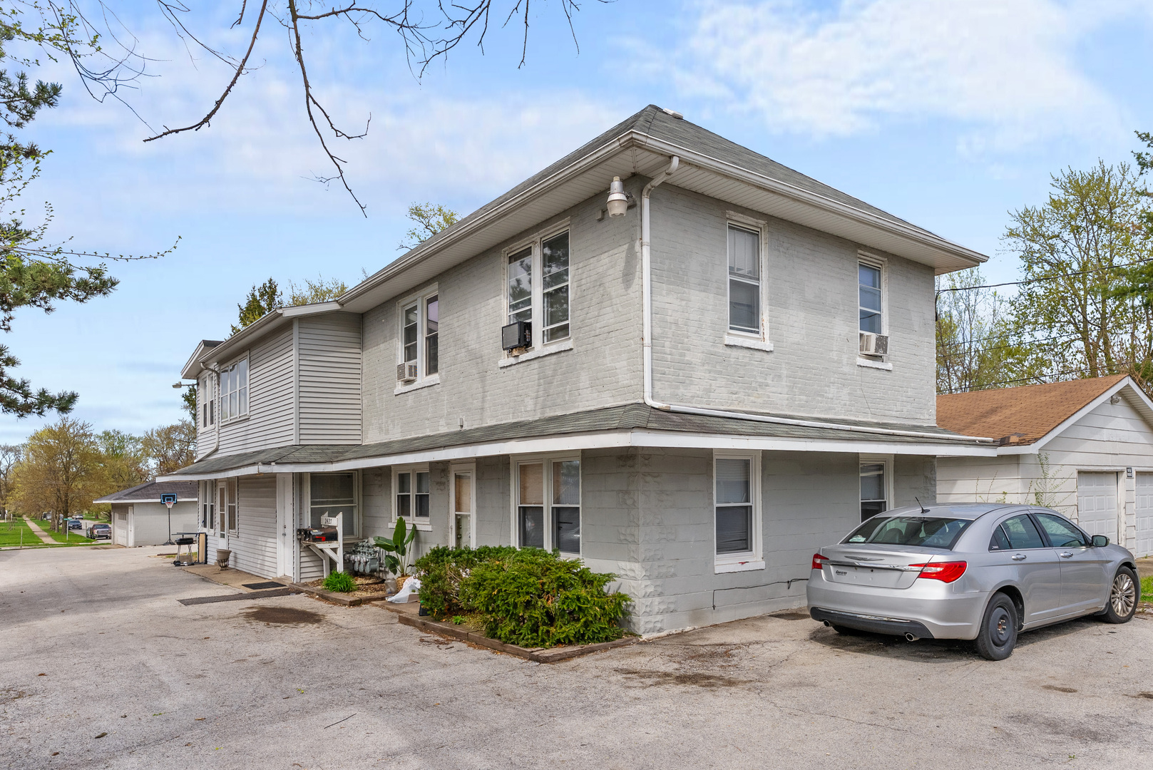 2427 Thornton Lansing Road, Lansing, IL 60438