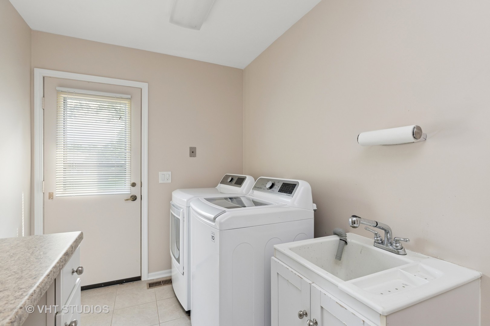 14 Trent Road, Hawthorn Woods, IL 60047