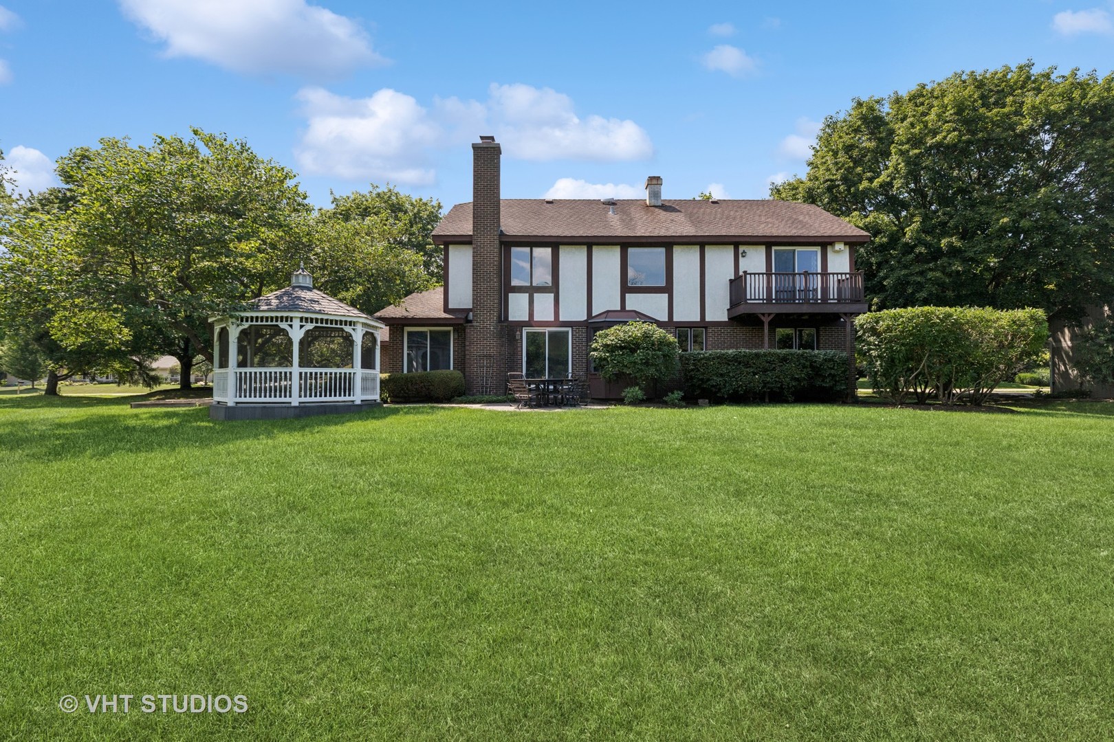 14 Trent Road, Hawthorn Woods, IL 60047