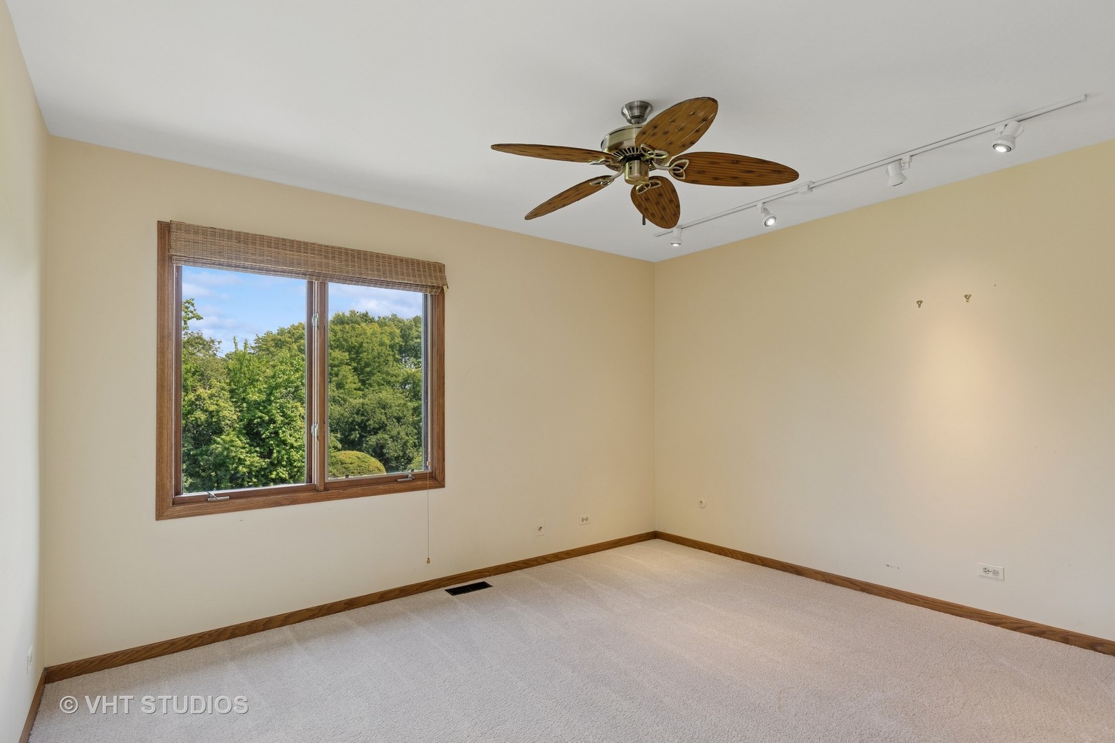 14 Trent Road, Hawthorn Woods, IL 60047