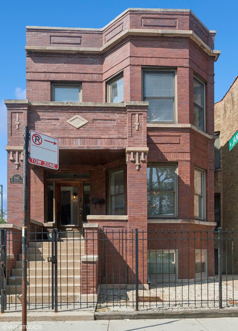 1442 W Irving Park Road, Chicago, IL 60613