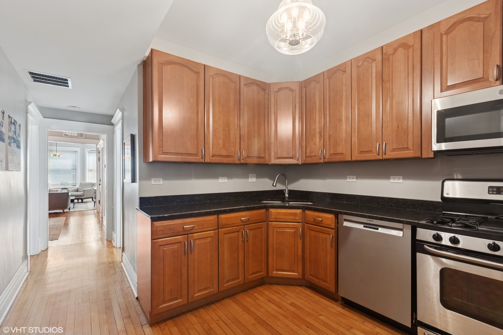 1442 W Irving Park Road, Chicago, IL 60613