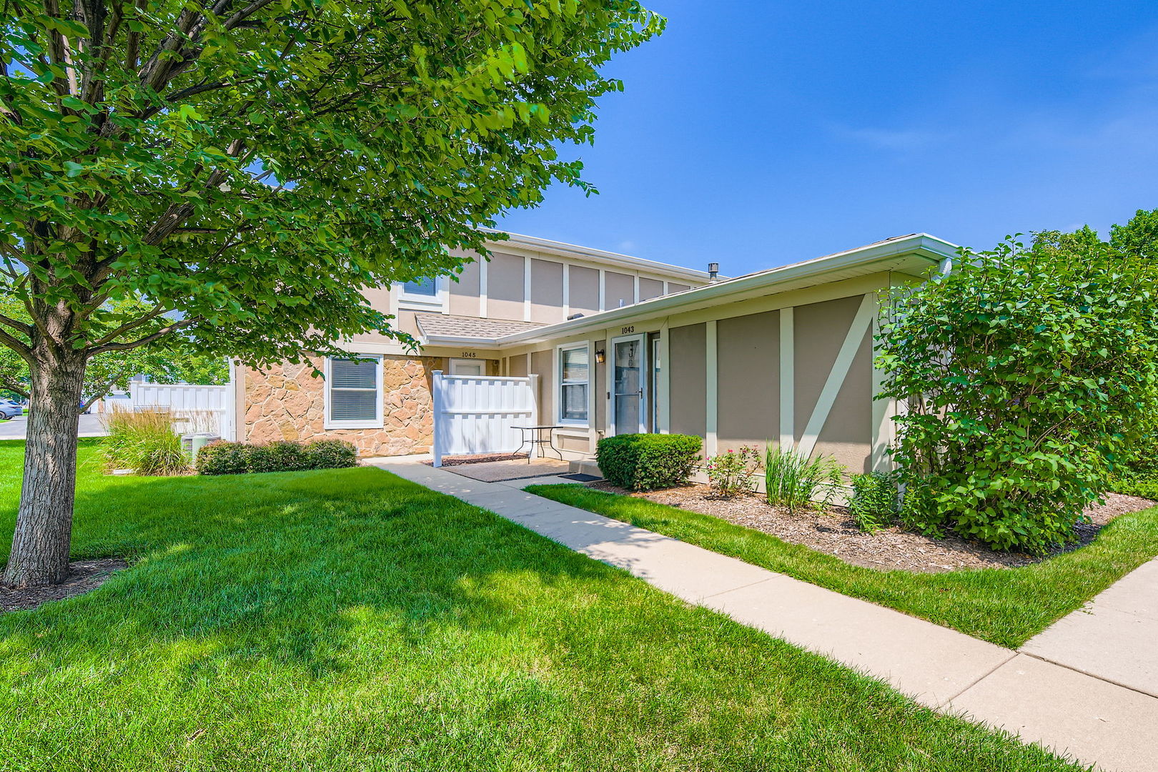 1045 Hampton Harbor #1045, Schaumburg, IL 60193