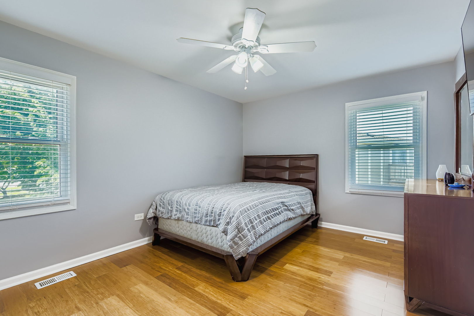 1045 Hampton Harbor #1045, Schaumburg, IL 60193