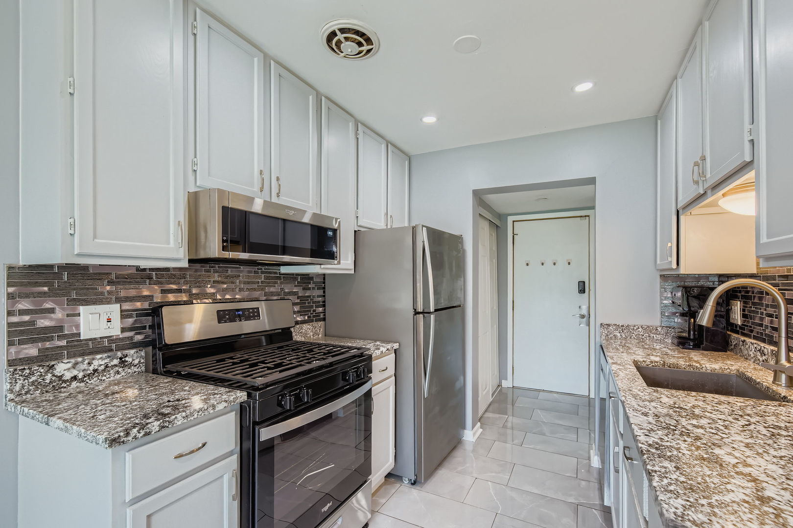 1045 Hampton Harbor #1045, Schaumburg, IL 60193