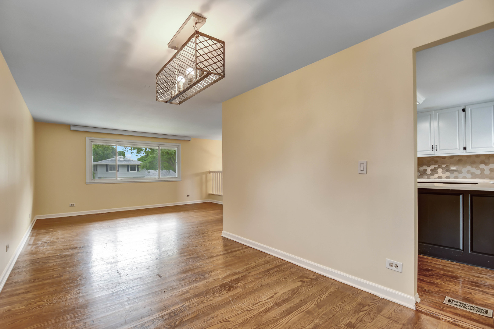 630 Clover Lane, Schaumburg, IL 60193