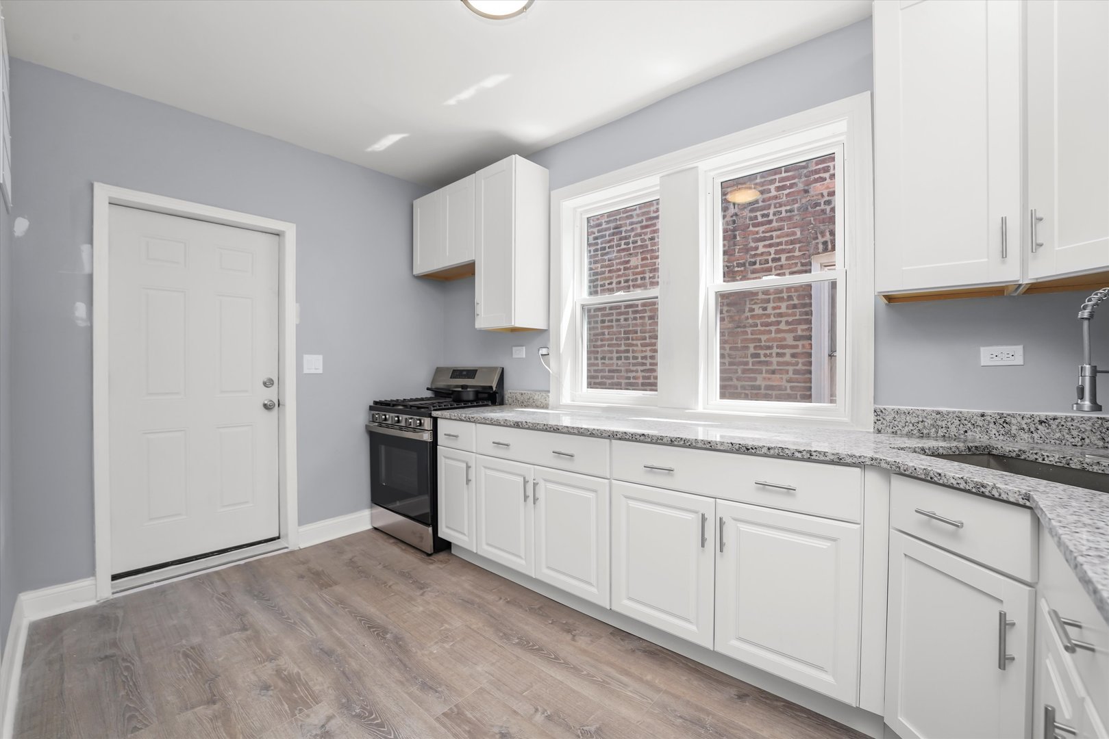 7959 S Essex Avenue, Chicago, IL 60617