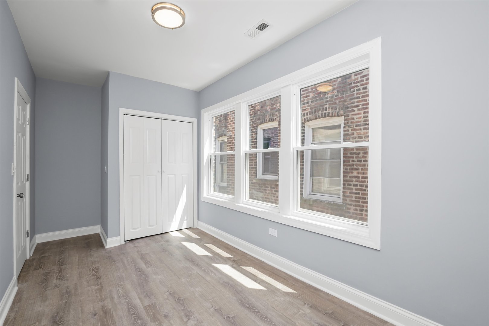 7959 S Essex Avenue, Chicago, IL 60617