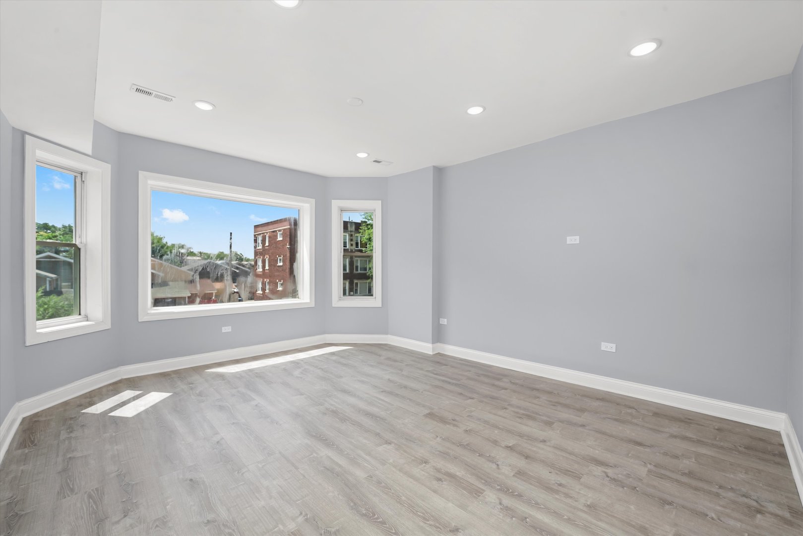 7959 S Essex Avenue, Chicago, IL 60617
